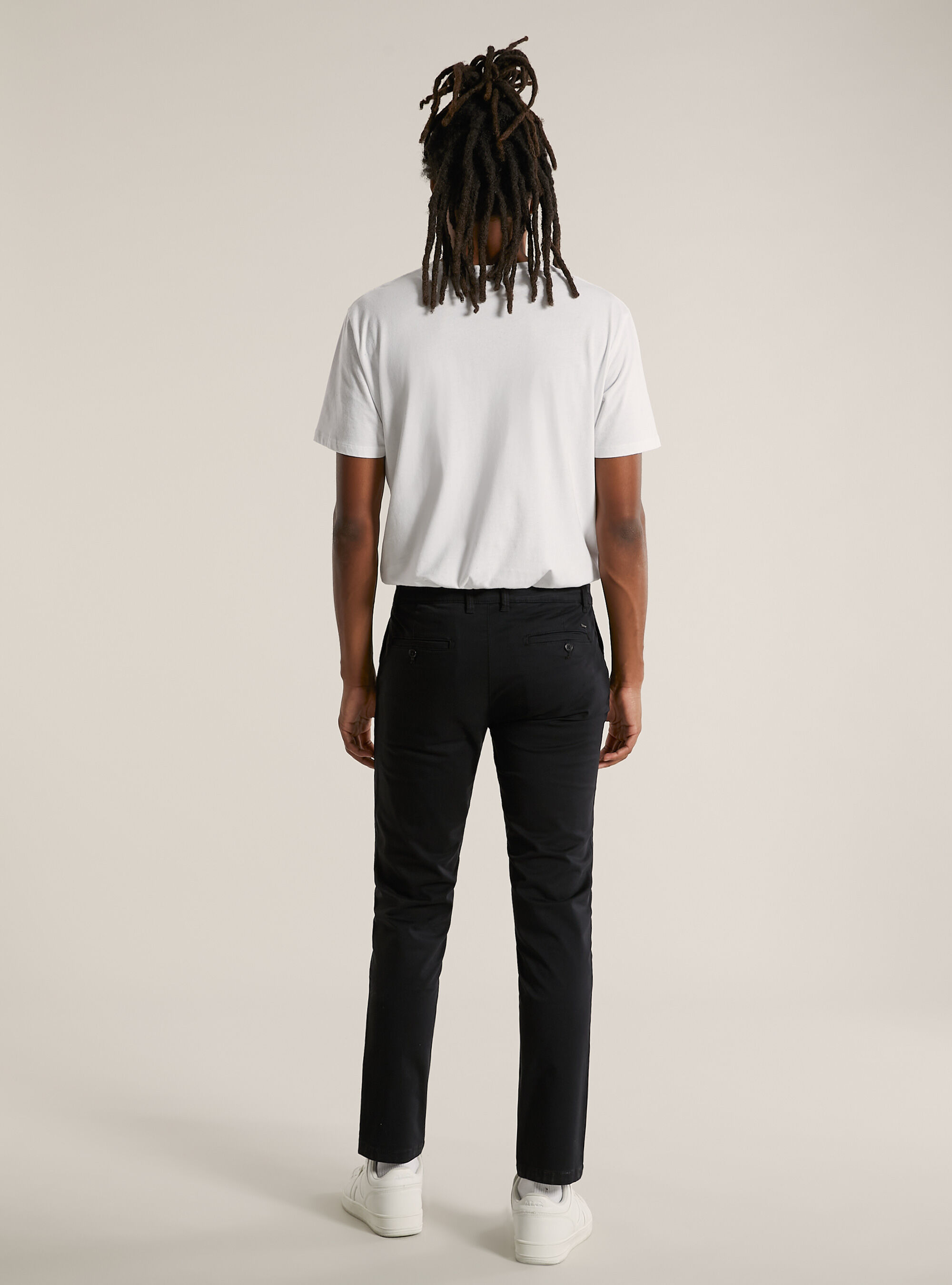Chinos en serg&eacute; extensible &agrave; coupe fine, BK1 BLACK