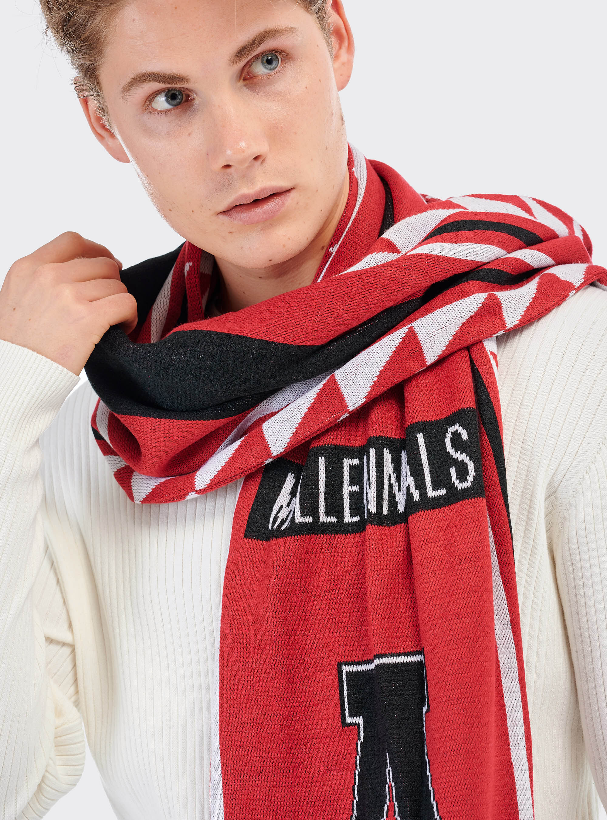 Sciarpone millennials, ROJO