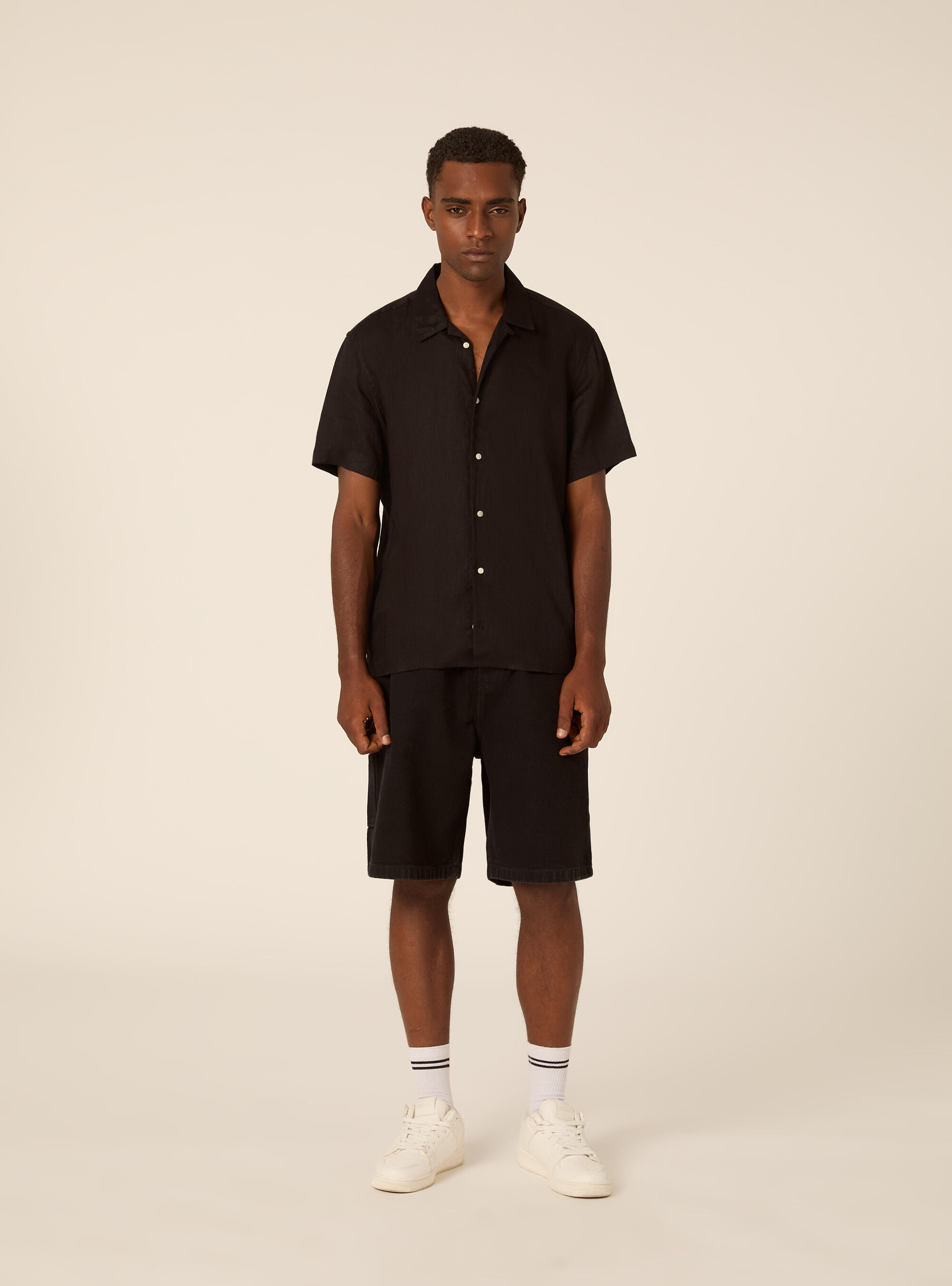 Camicia mezza manica in 100%lino collo bowling, BK1 BLACK