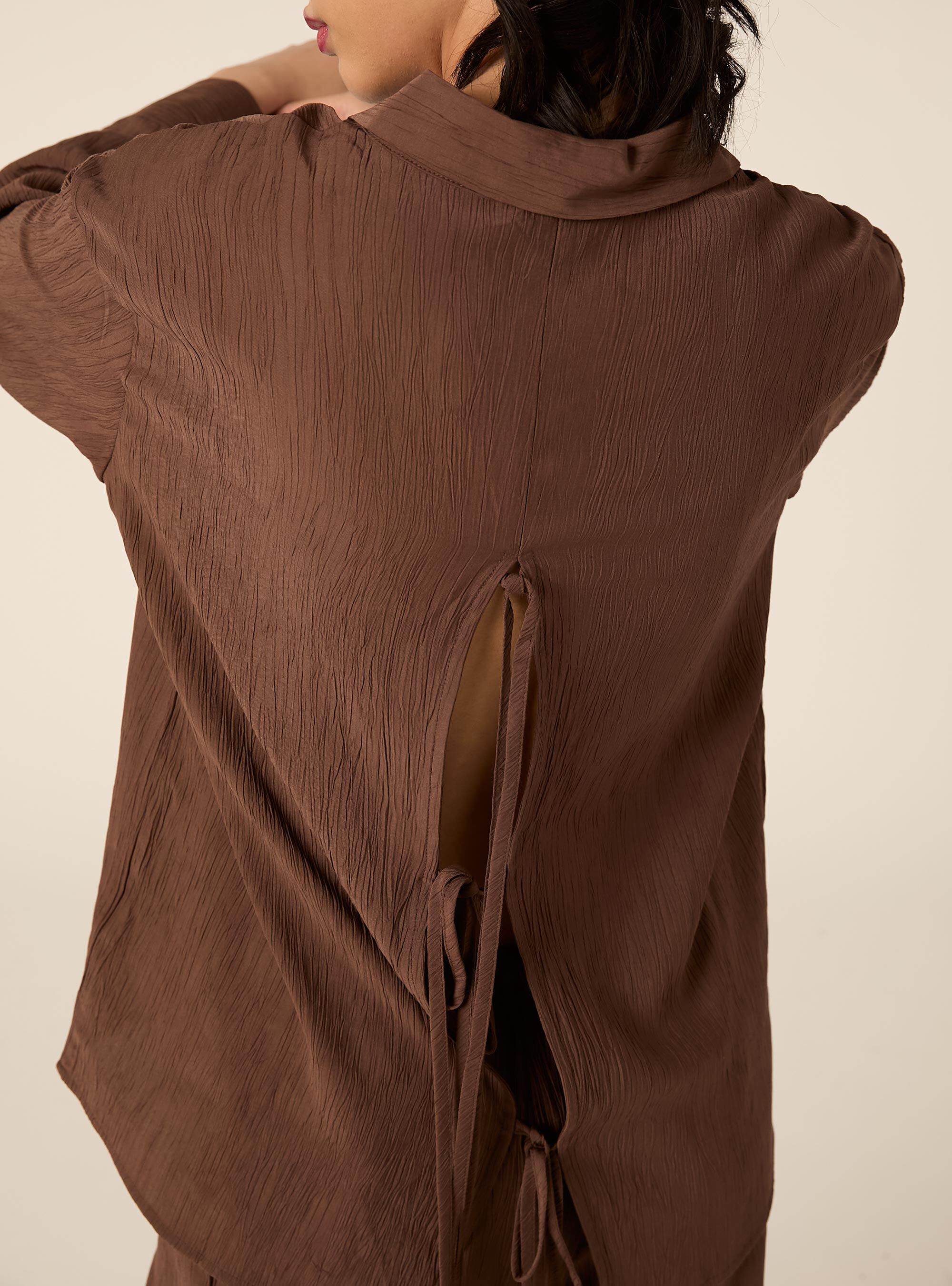 Camicia in crepe con lacci sul dietro