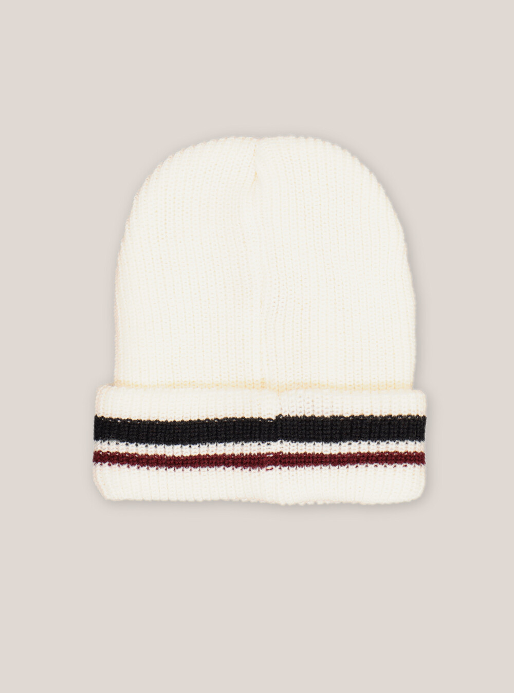 Berretto invernale lavorato a maglia, morbido, minimalista, a Berretto invernale lavorato a maglia, morbido, minimalista, a
