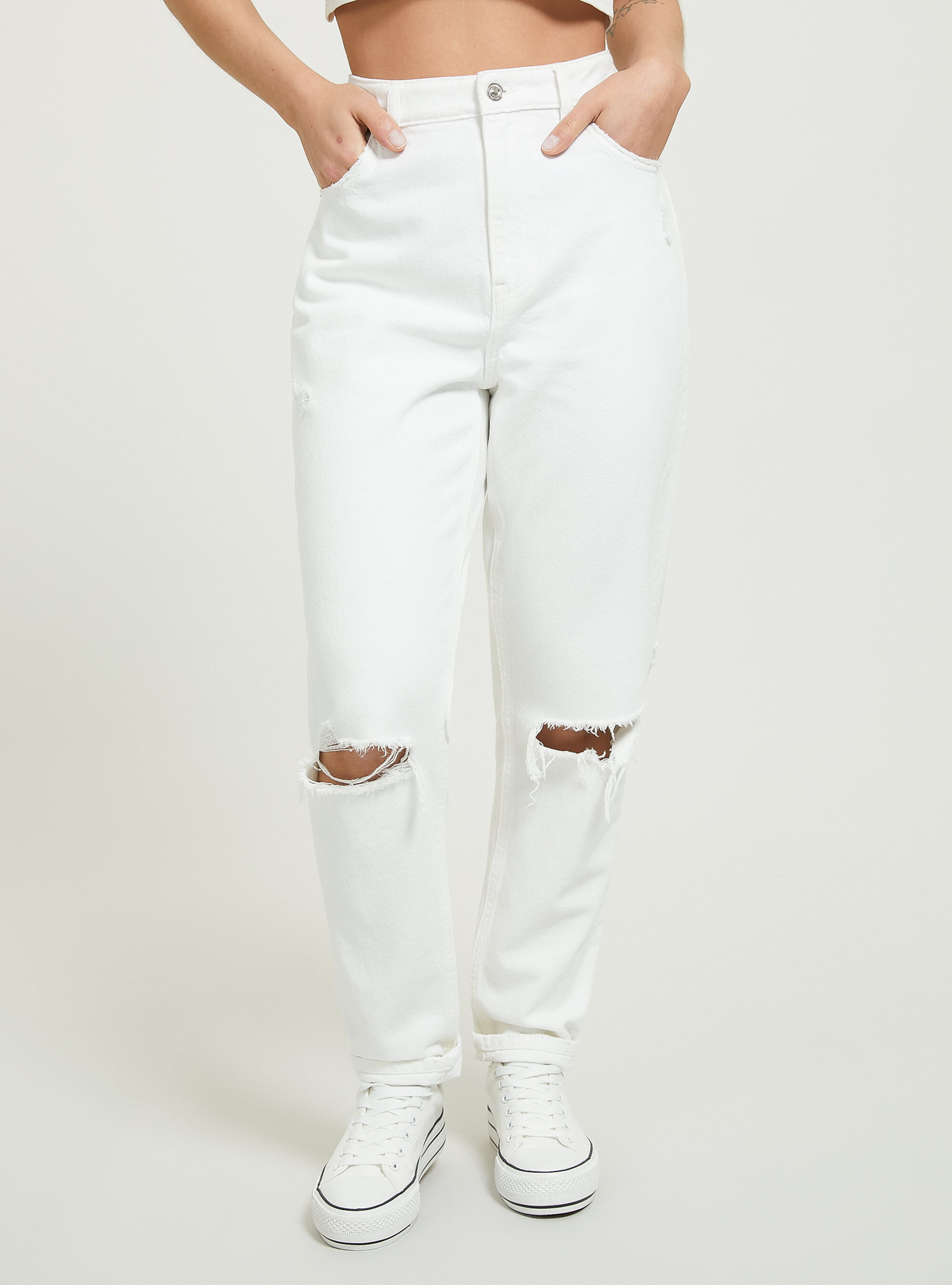 Mom fit white jeans hotsell