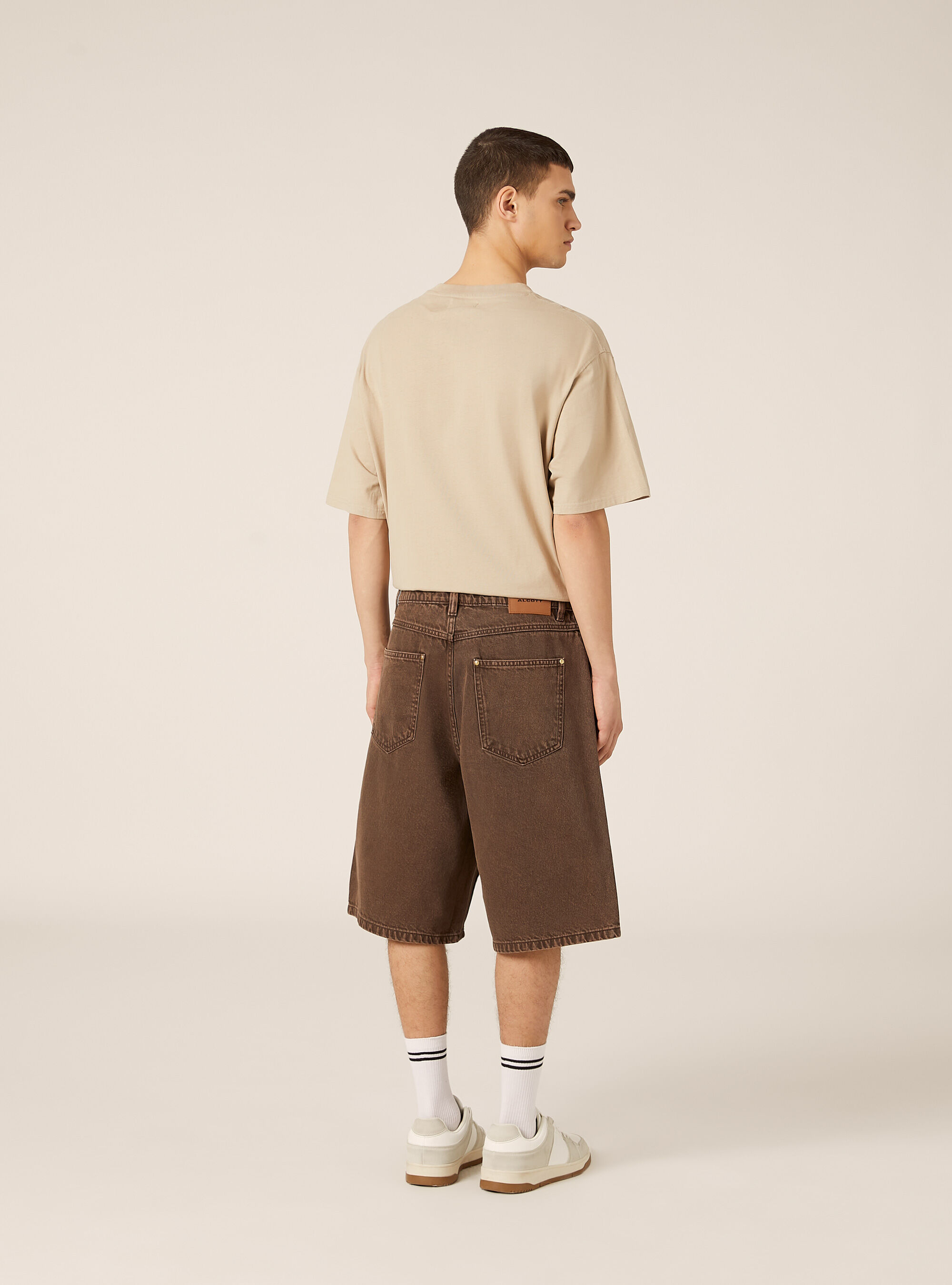 Bermuda jort in denim colorato, MARRONE MEDIO