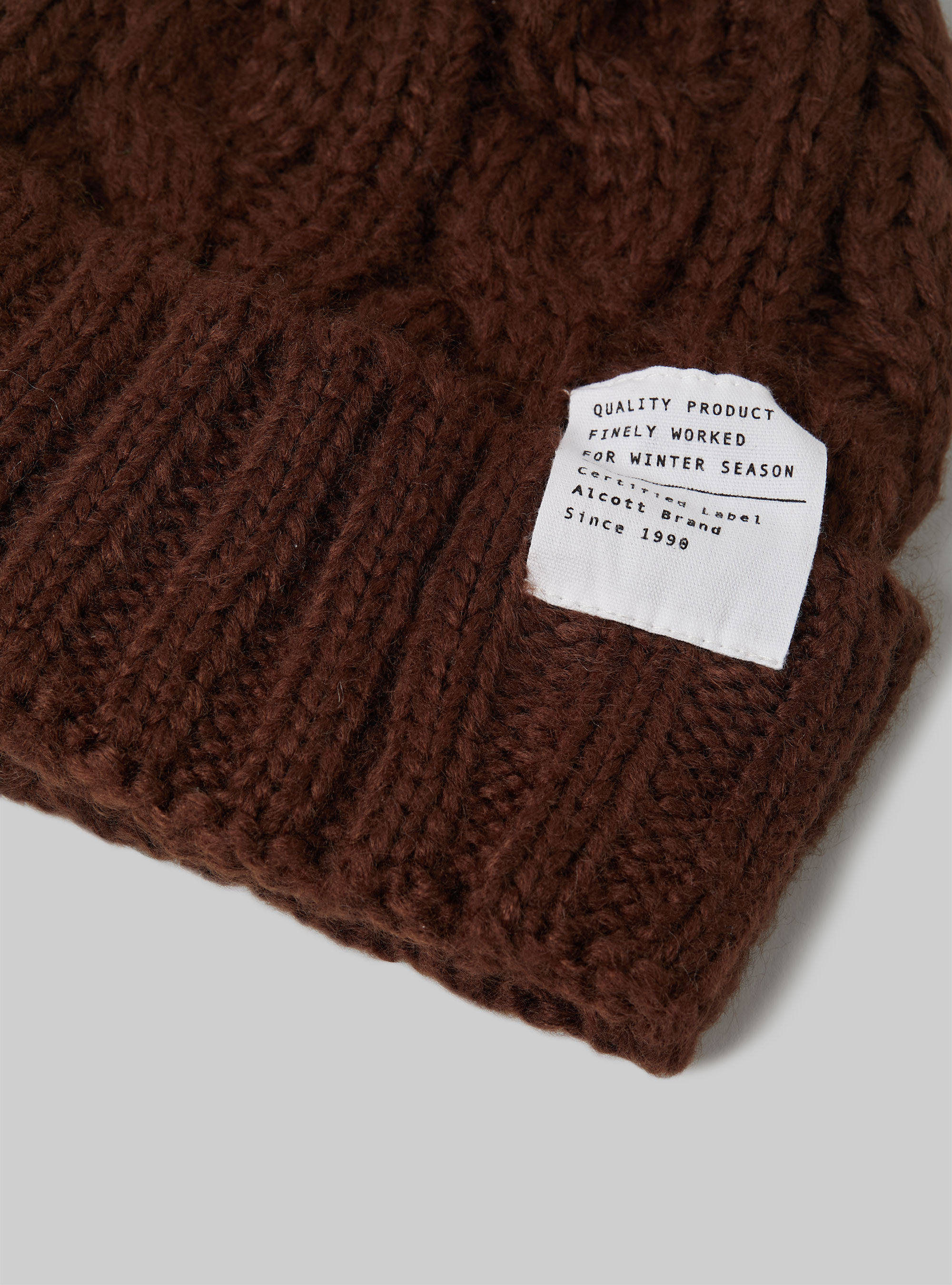 Cappello con trecce e patch