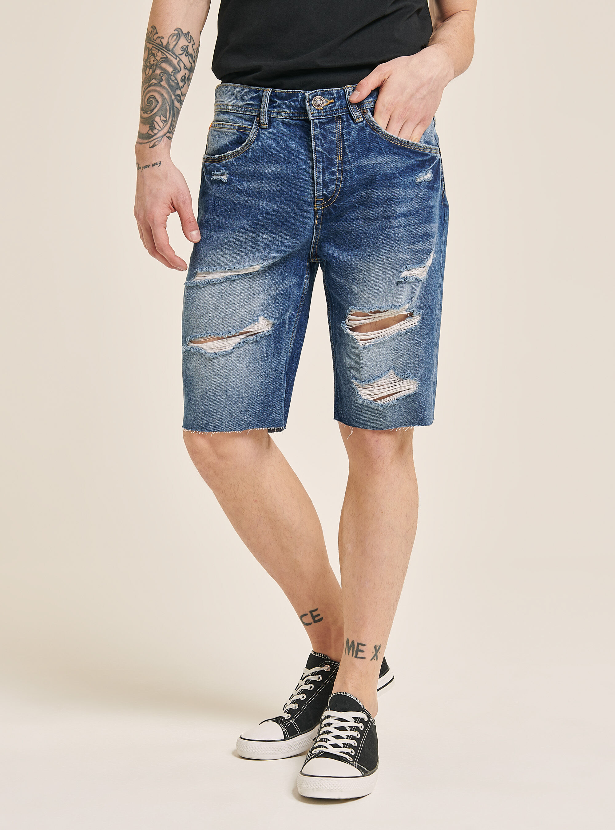 Bermudas con rotos shop