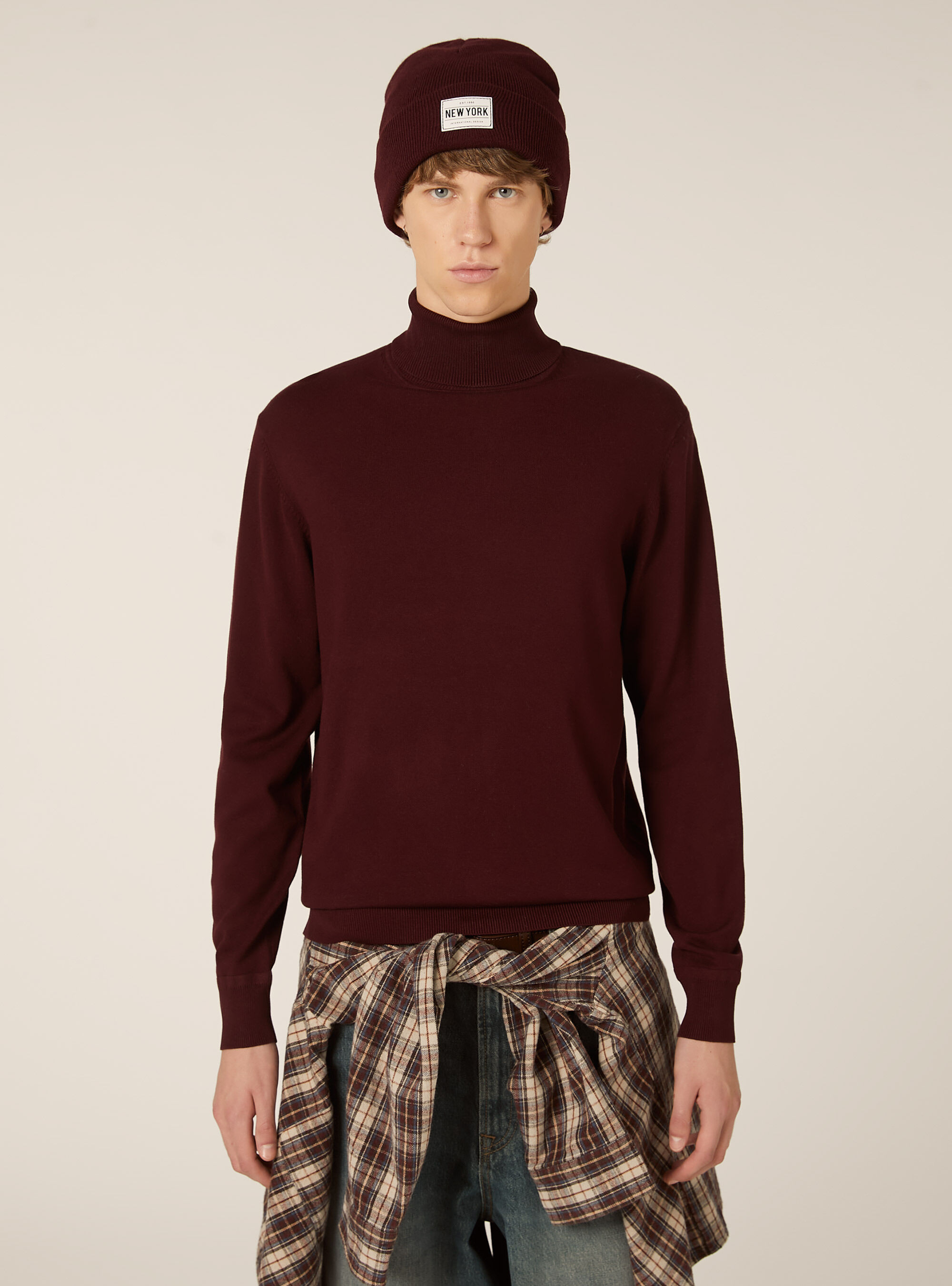 Soft viscose turtleneck pullover