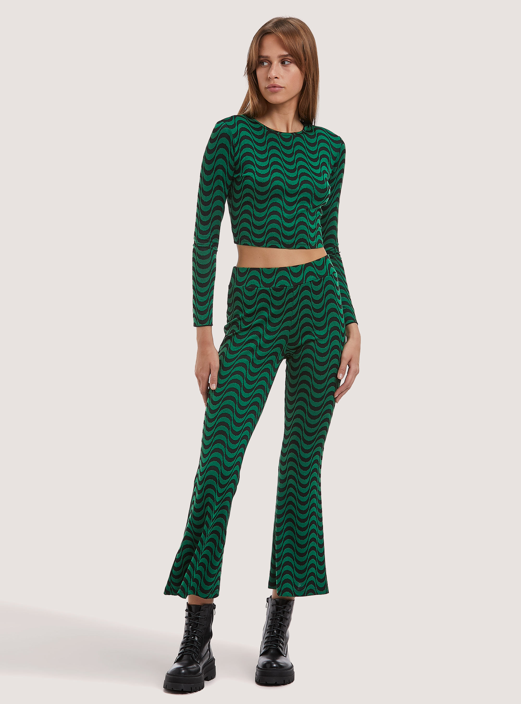 Pantaloni flare online