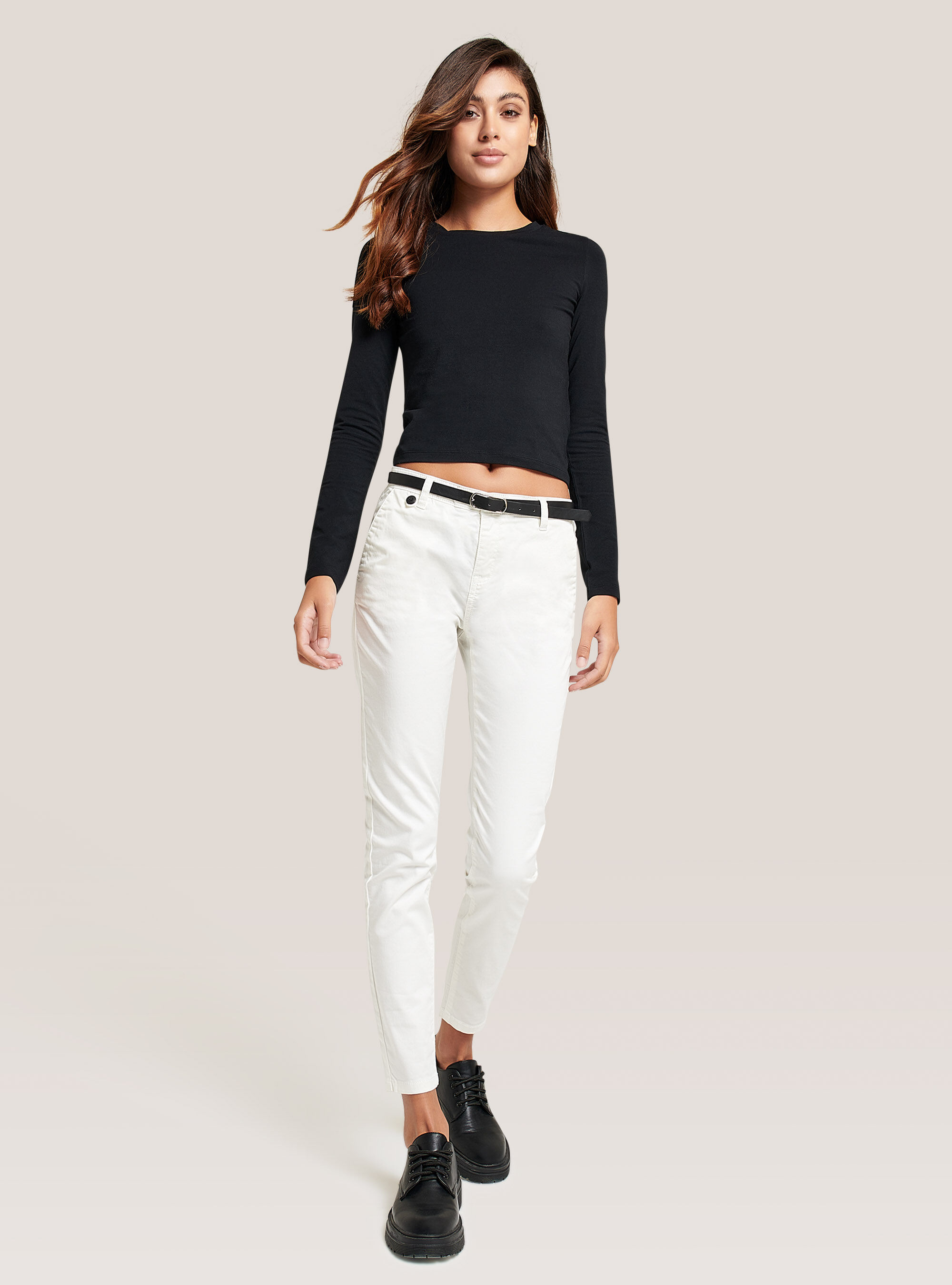 Chinos basic in satin stretch con cinturino | Alcott | Pantaloni e Leggins  Uomo