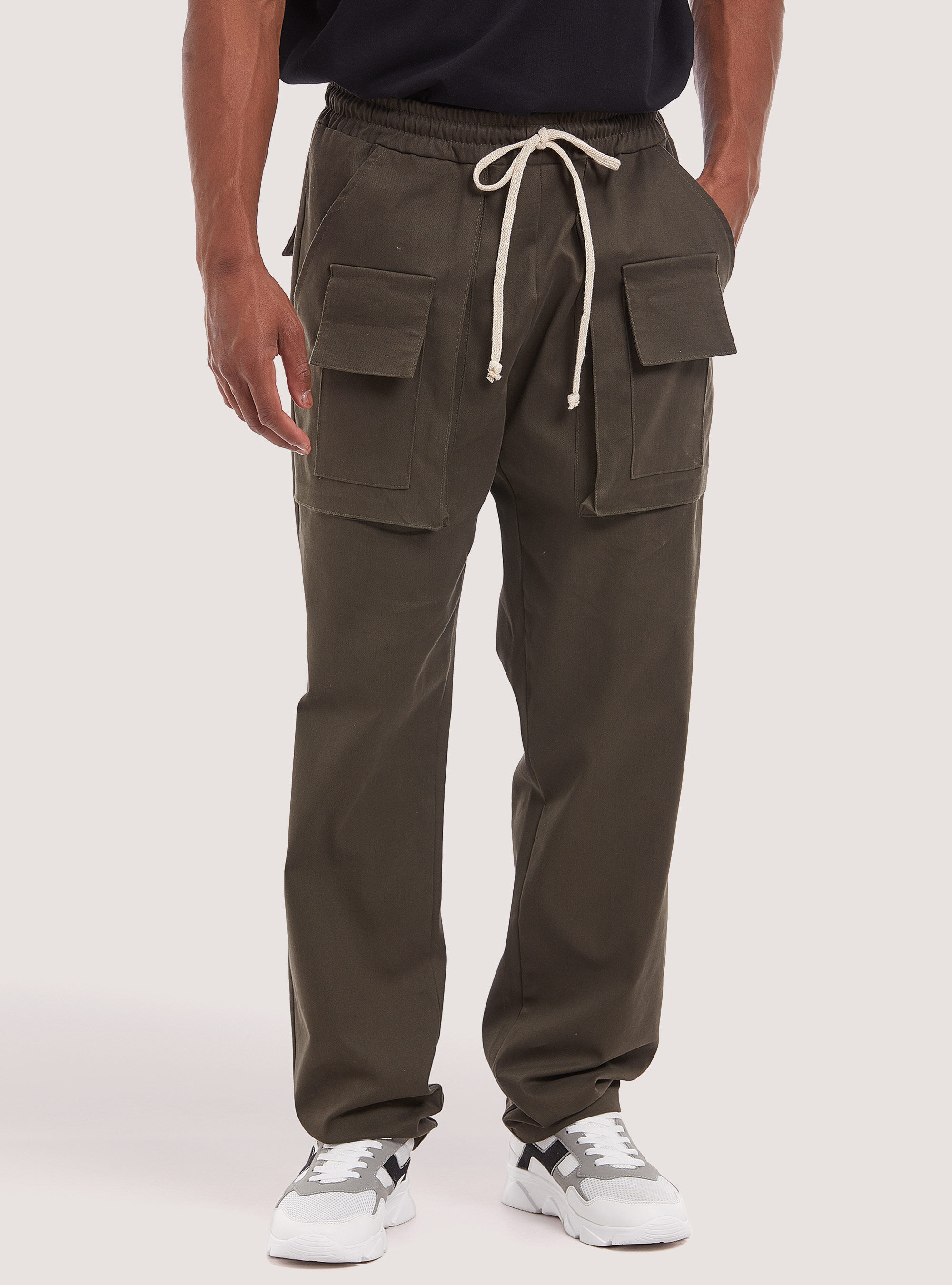 Pantalones cargo con grandes bolsillos