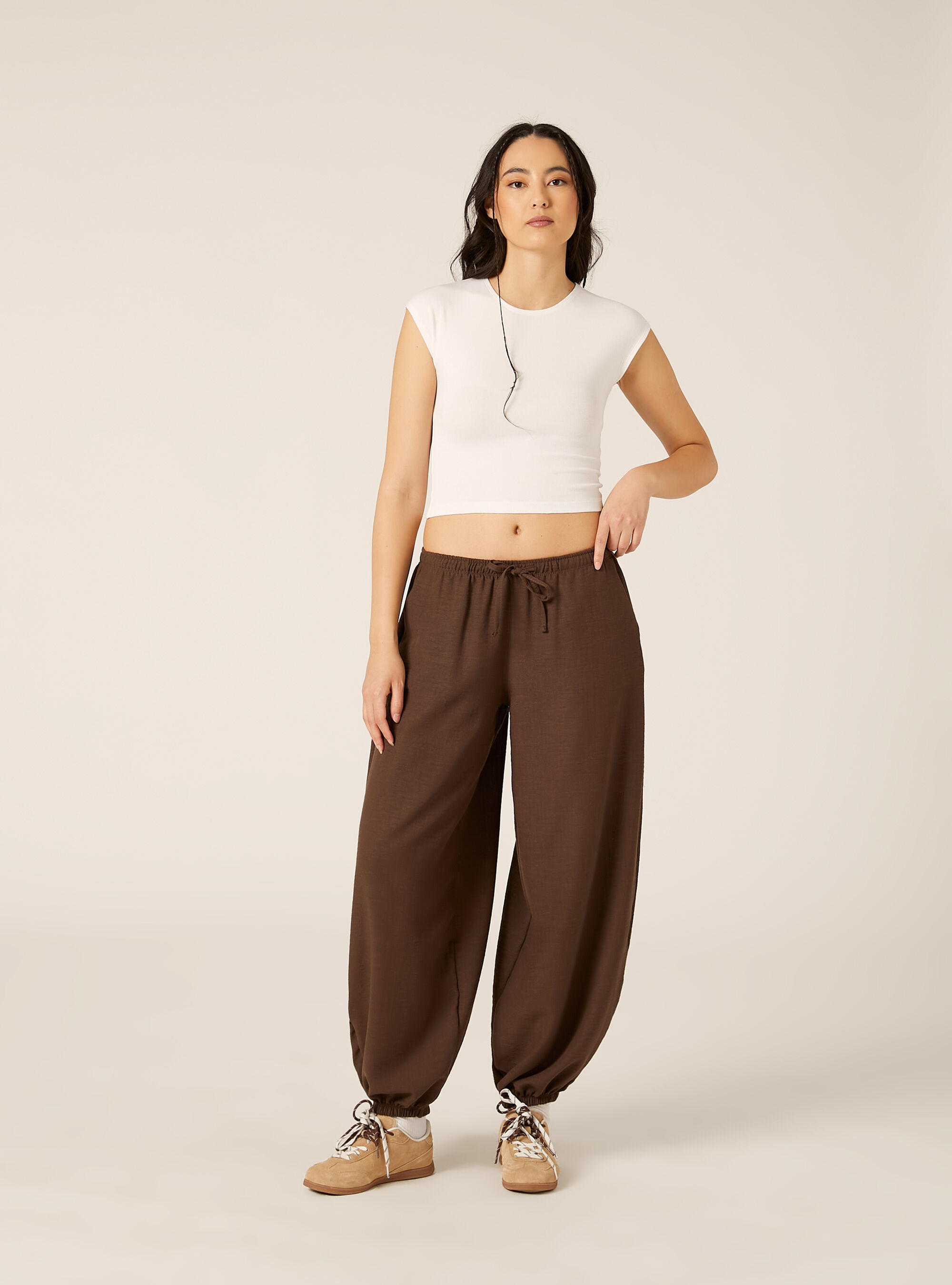 T-shirt crop con con maniche ad aletta