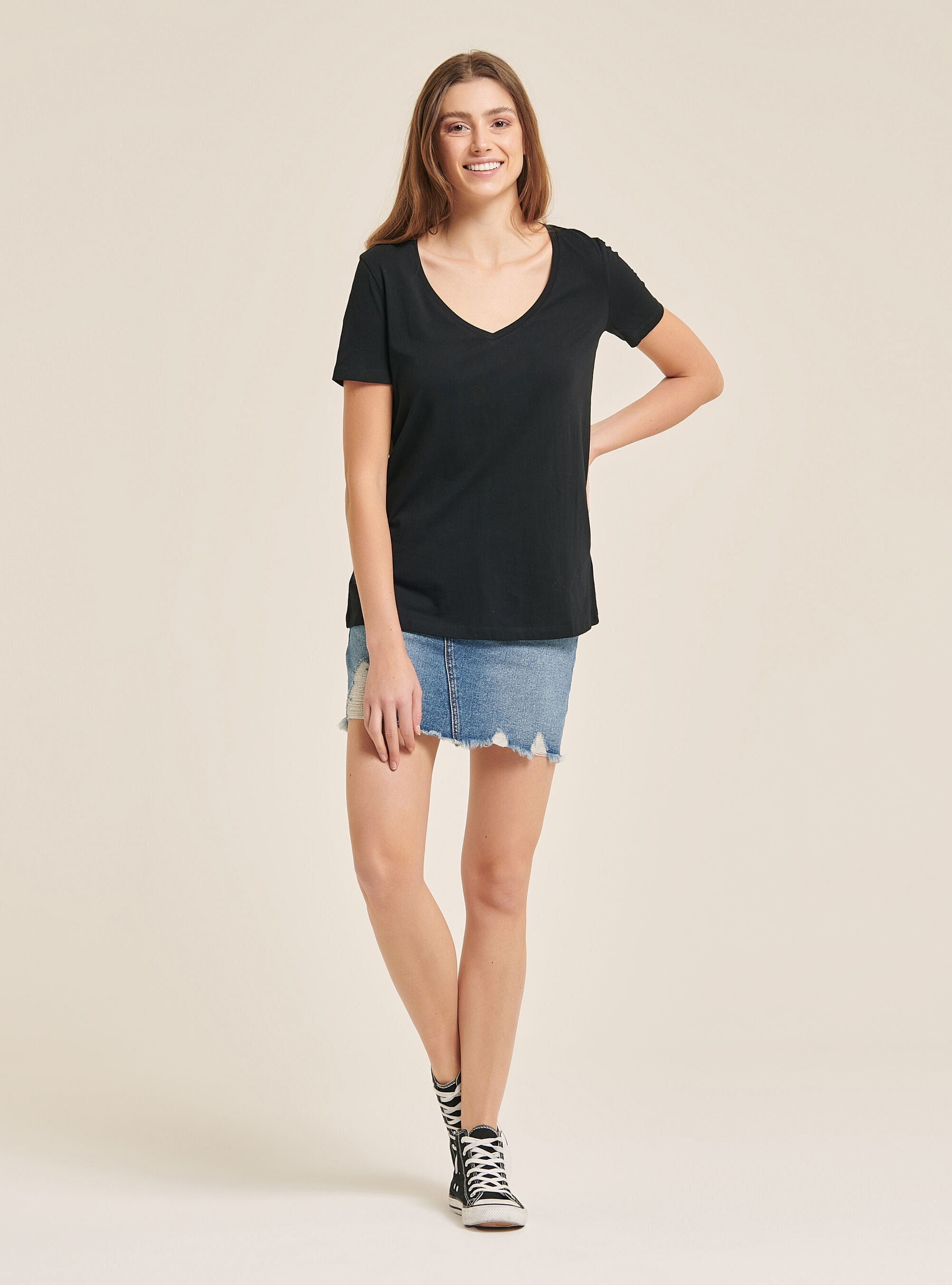 V-neck T-shirt in cotton, BLACK