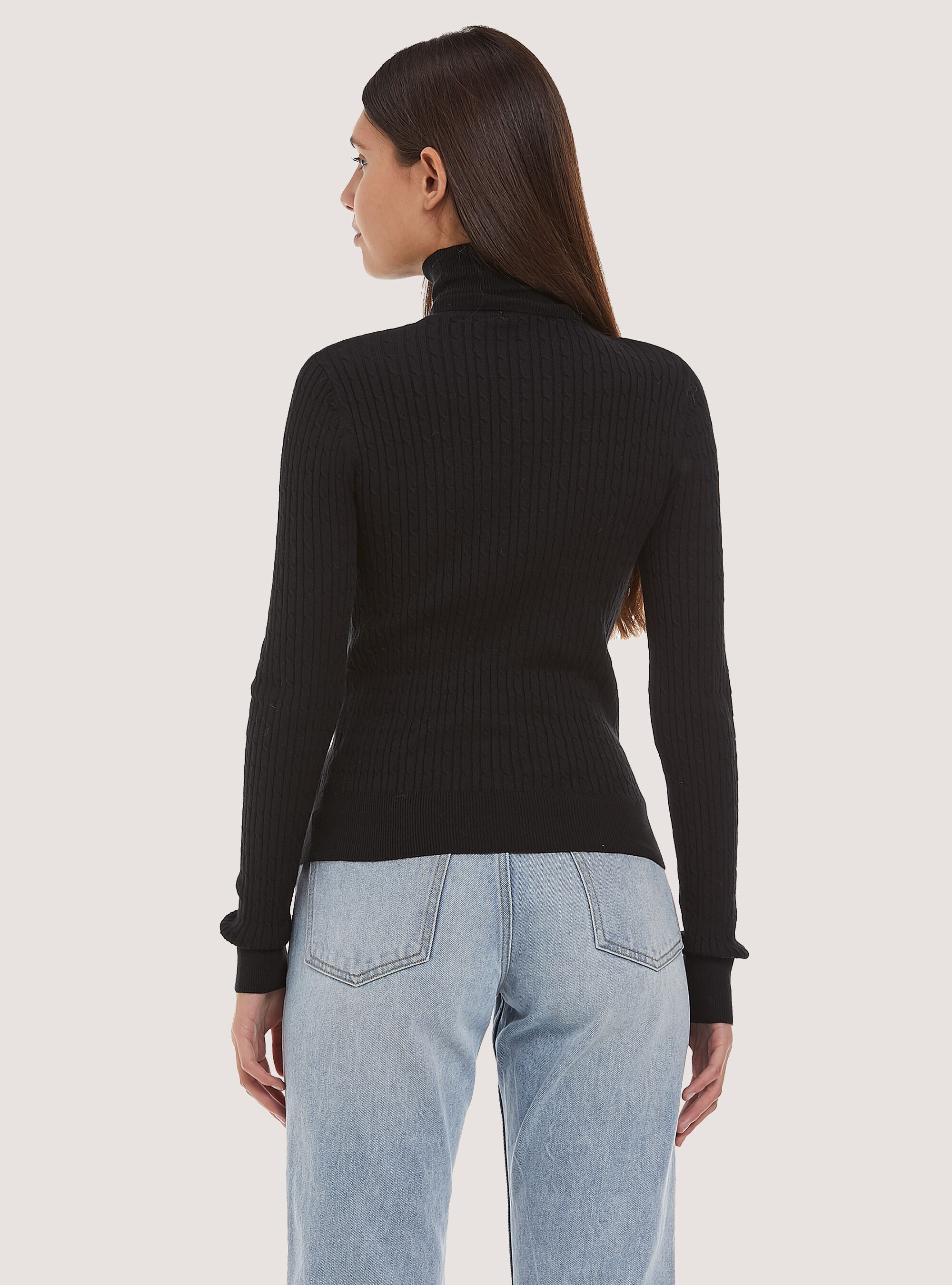 Pull &agrave; col roul&eacute; avec de fines tresses, C101 BLACK