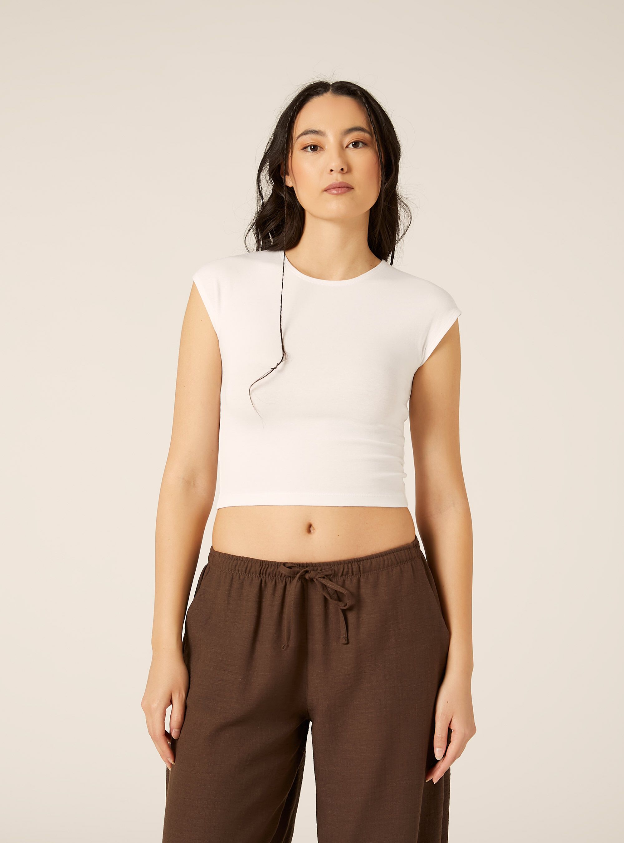 T-shirt crop con con maniche ad aletta