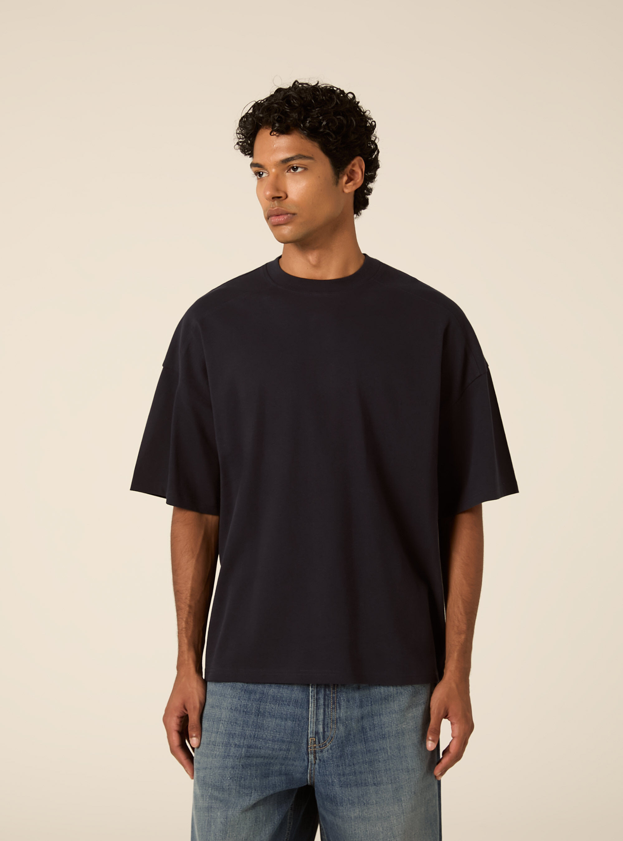 T-shirt boxy fit con tagli sulle spalle