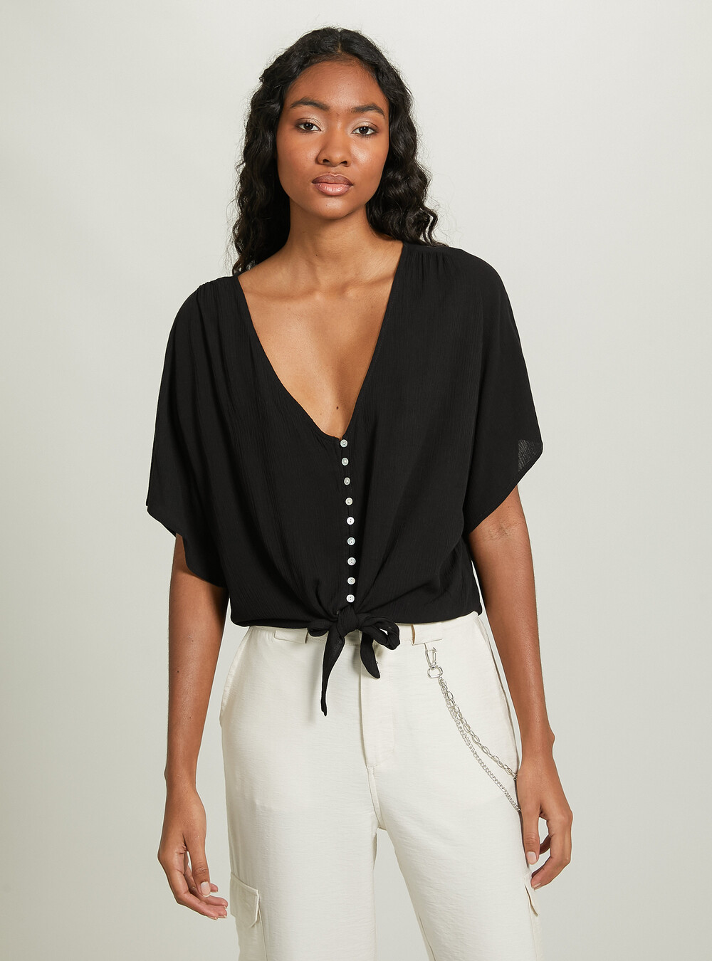 Camicia da donna elegante in tinta unita jacquard, scollo Camicia da donna elegante in tinta unita jacquard, scollo