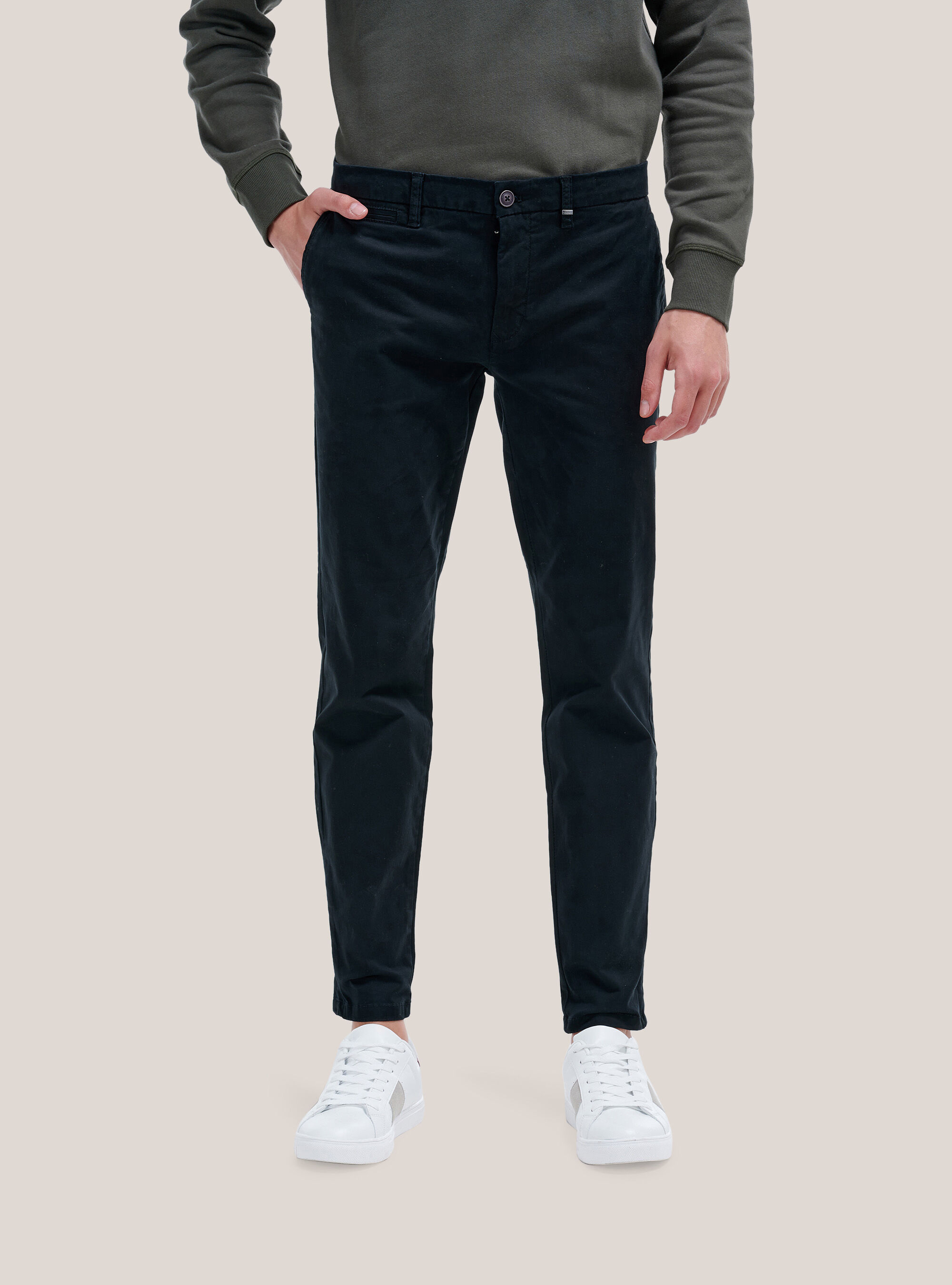 Pantalon Chino en serg&eacute; stretch, C101 BLACK