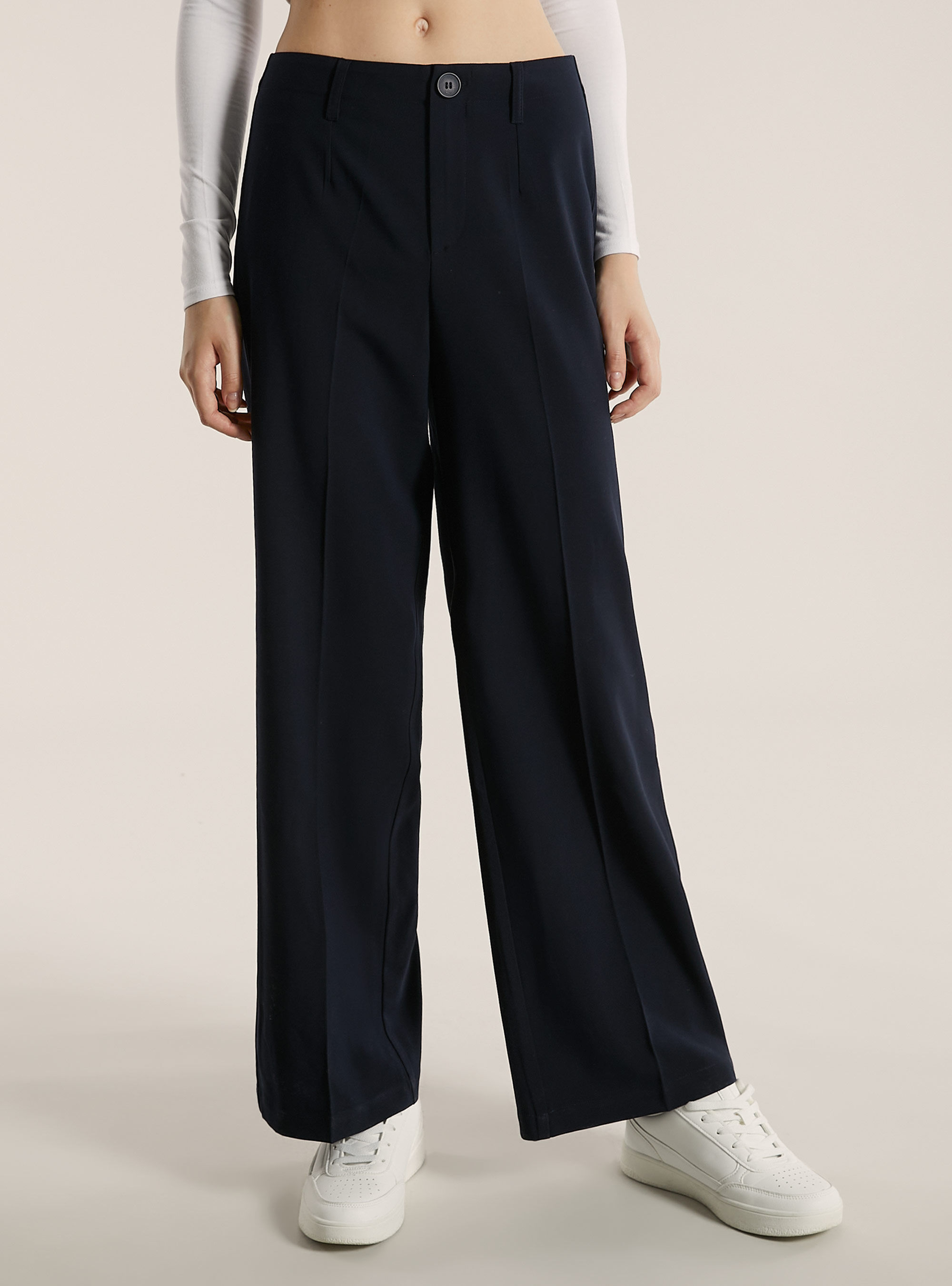 Straight leg wide leg tailored trousers