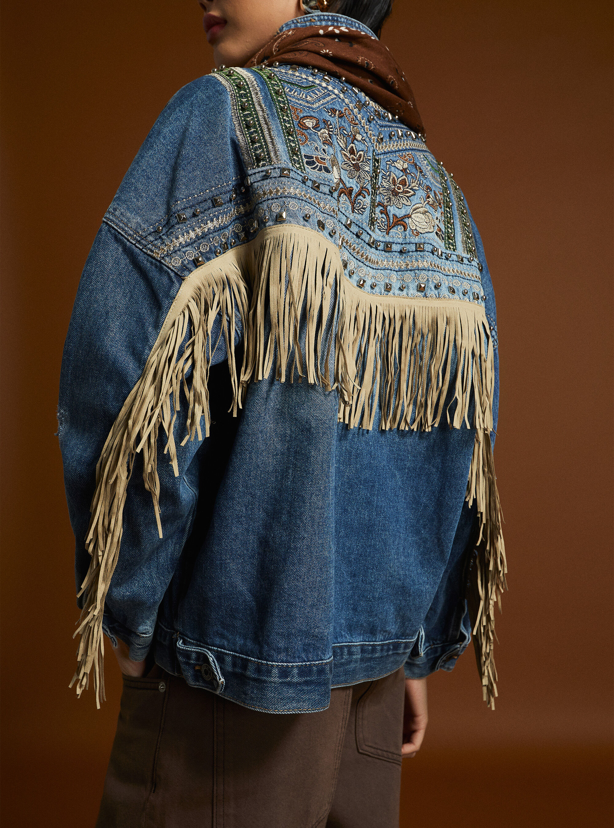 Chaqueta vaquera con flecos