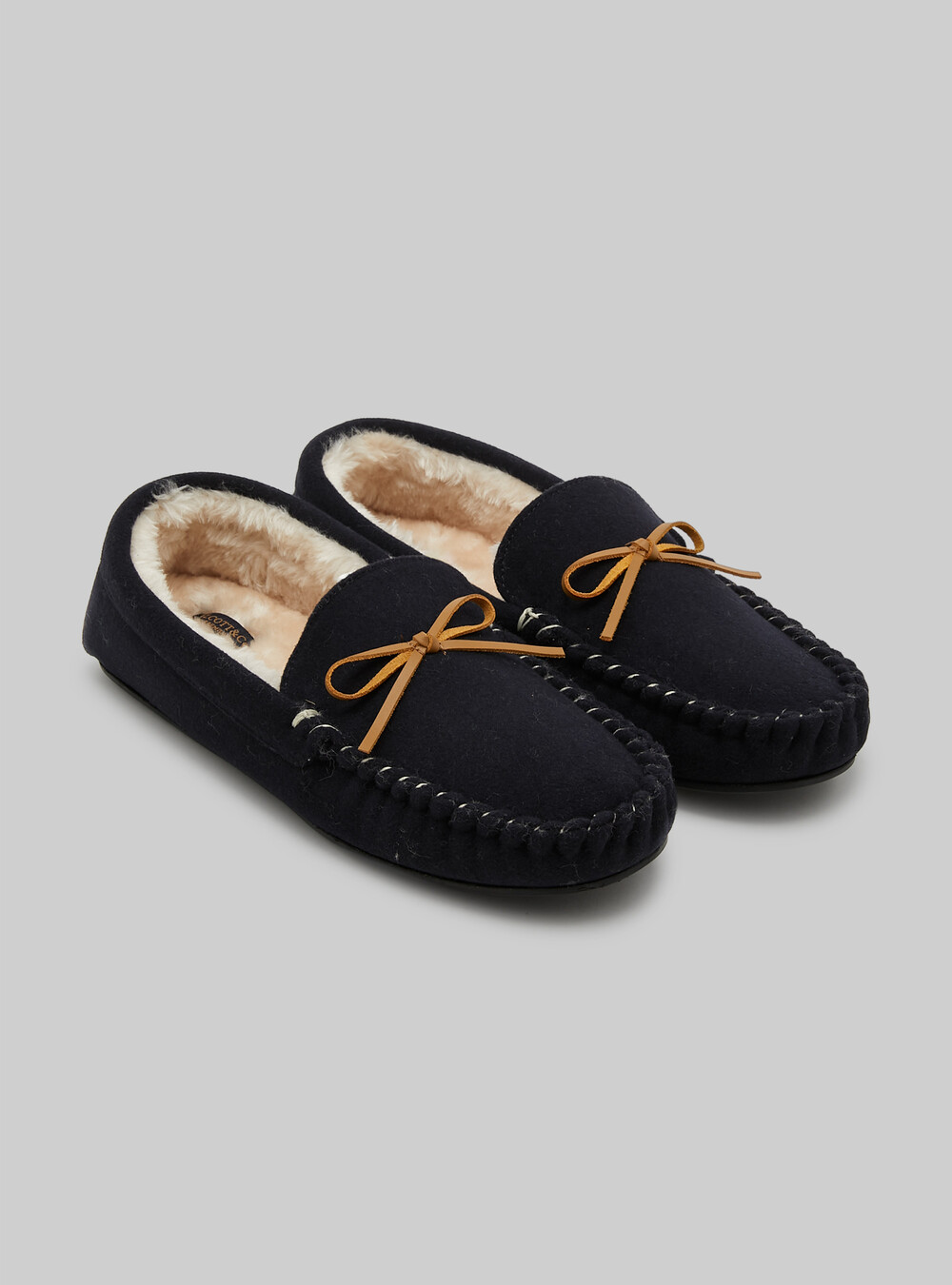 Solid-coloured moccasin slippers