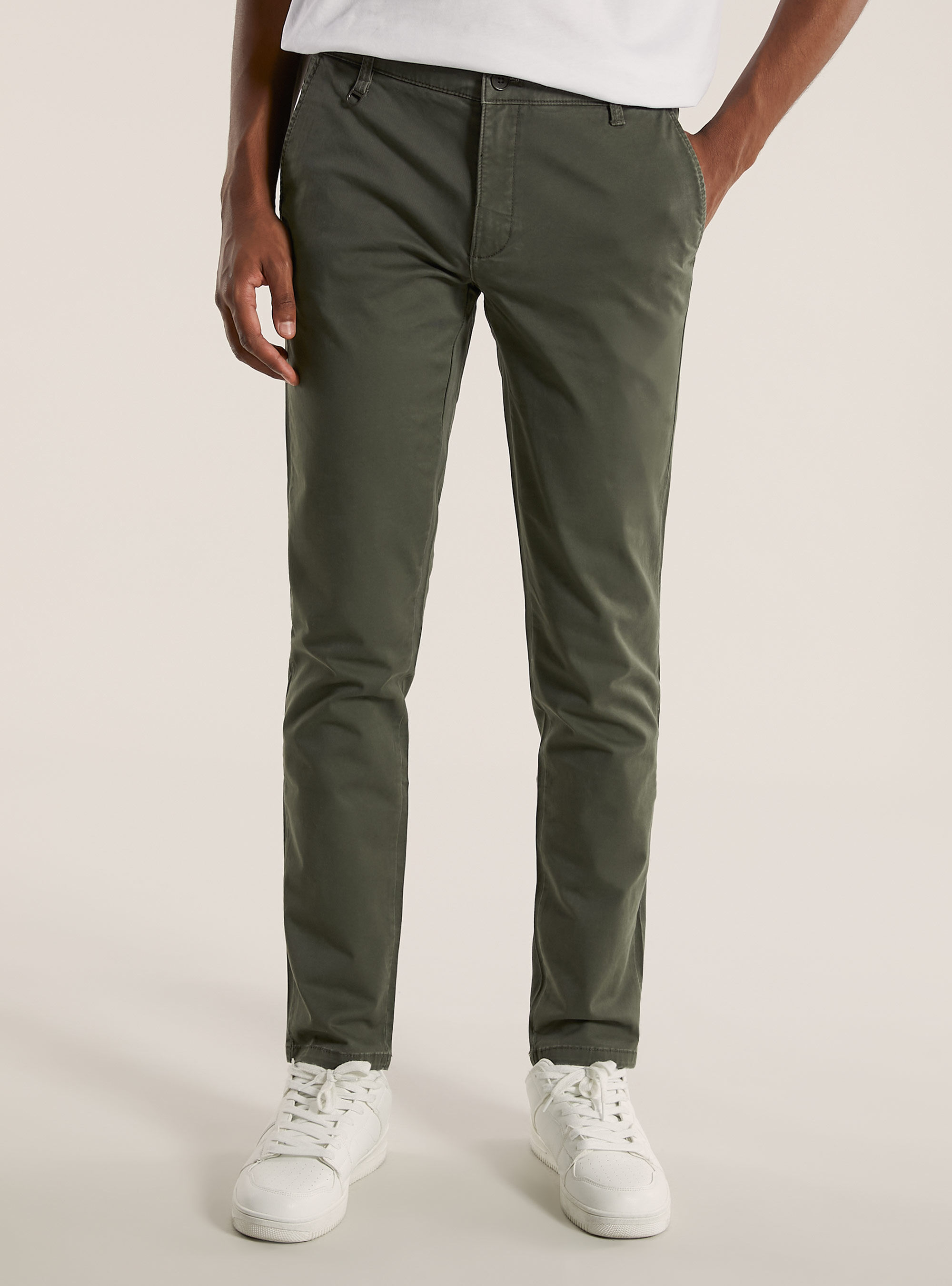 Pantal&oacute;n chino ajustado de sarga el&aacute;stica, KY2 KAKY MEDIUM