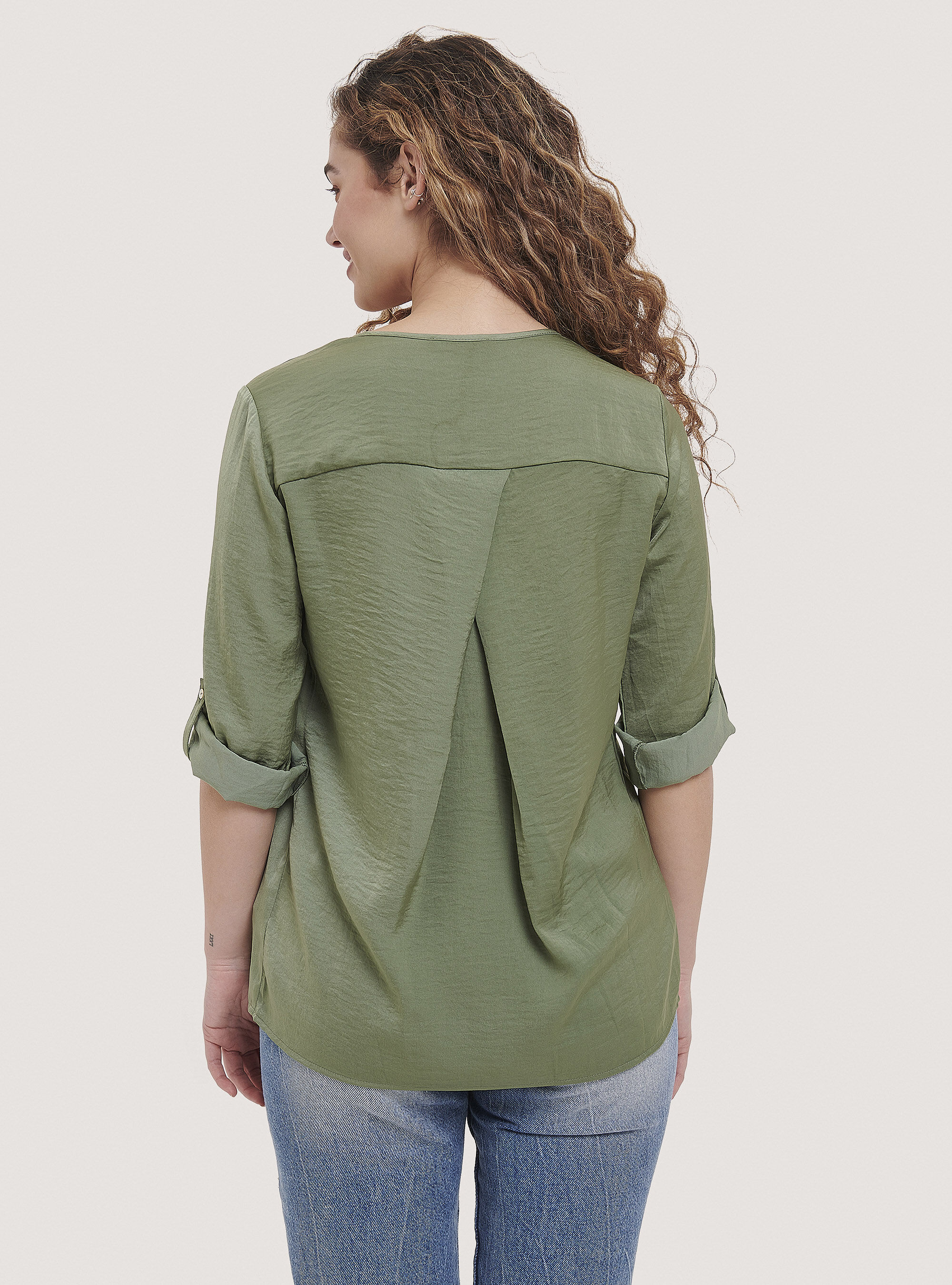 Blusa de color s&oacute;lido con escote, C6582 KAKY
