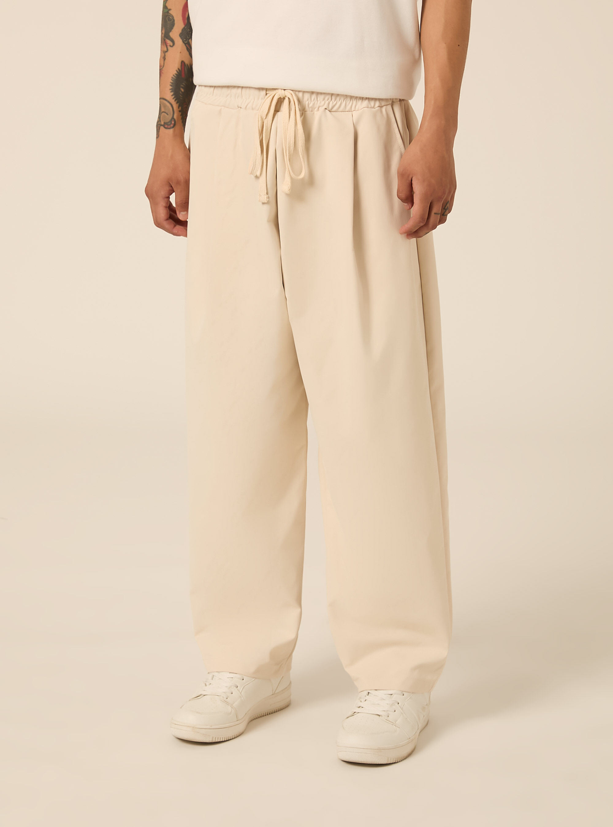 Pantaloni con coulisse in vita e pince, WH2 WHITE