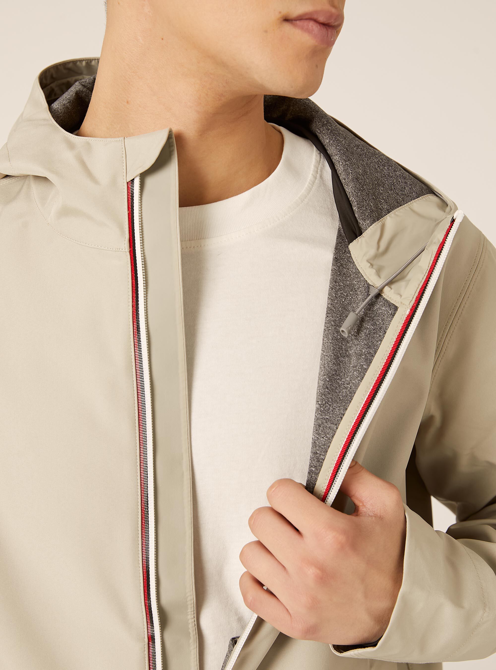 Giubbotto con cappuccio  antivento