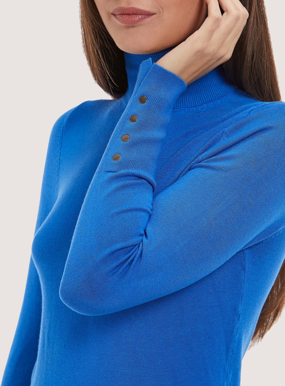 Pullover a collo alto con bottoni sulla manica - Main Image