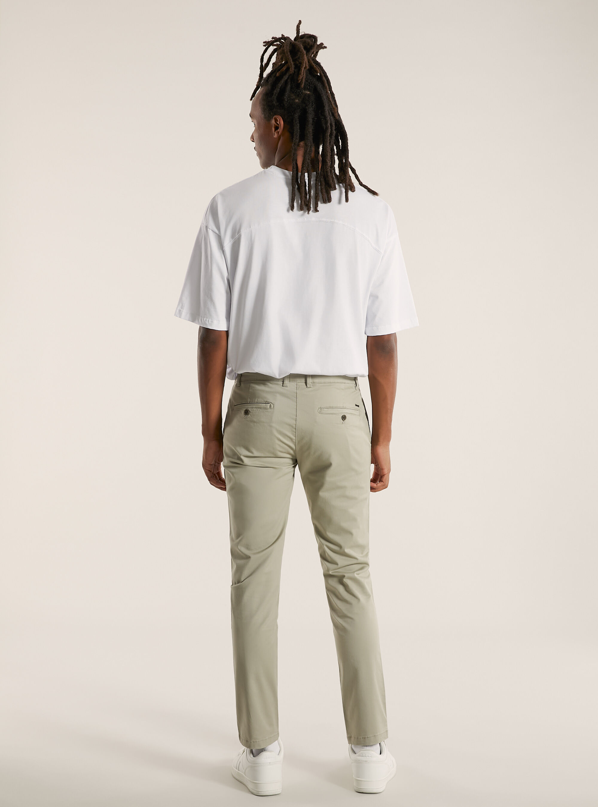 Pantal&oacute;n chino ajustado de sarga el&aacute;stica, BG2 BEIGE MEDIUM