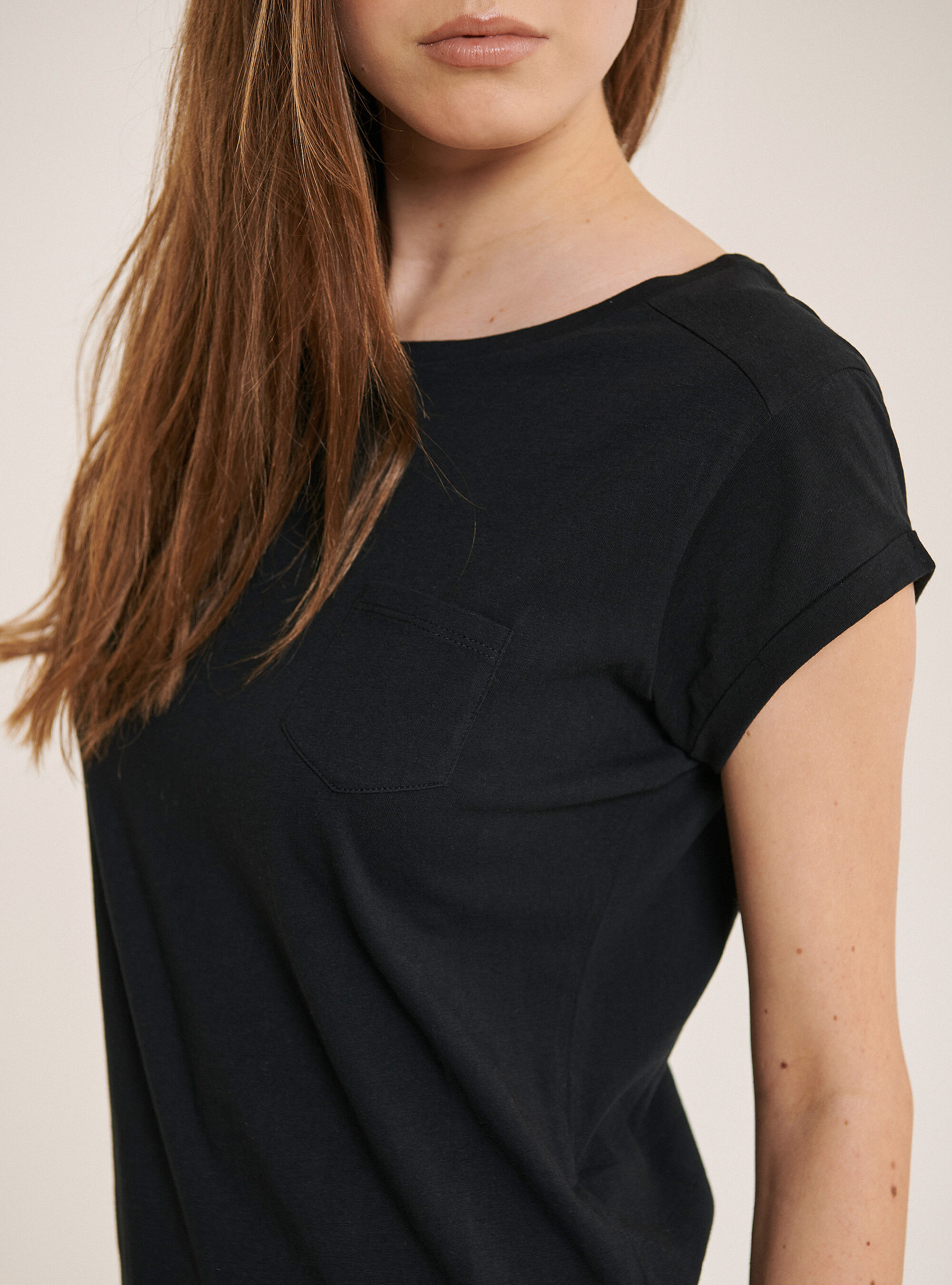 Unverzichtbares Baumwoll-T-Shirt mit Brusttasche, C101 BLACK