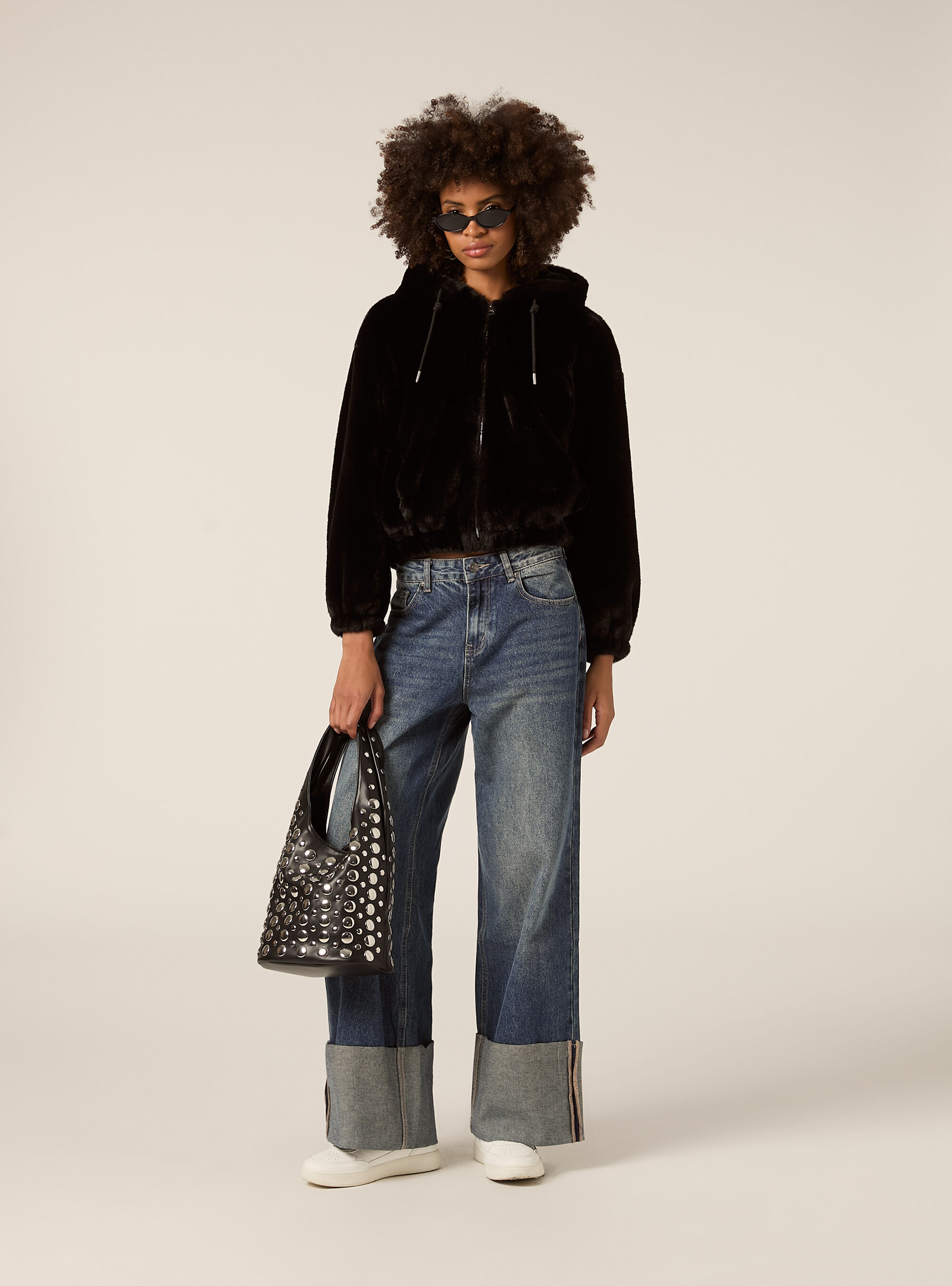 Giubbotto con cappuccio in pelliccia sintetica, BK1 BLACK