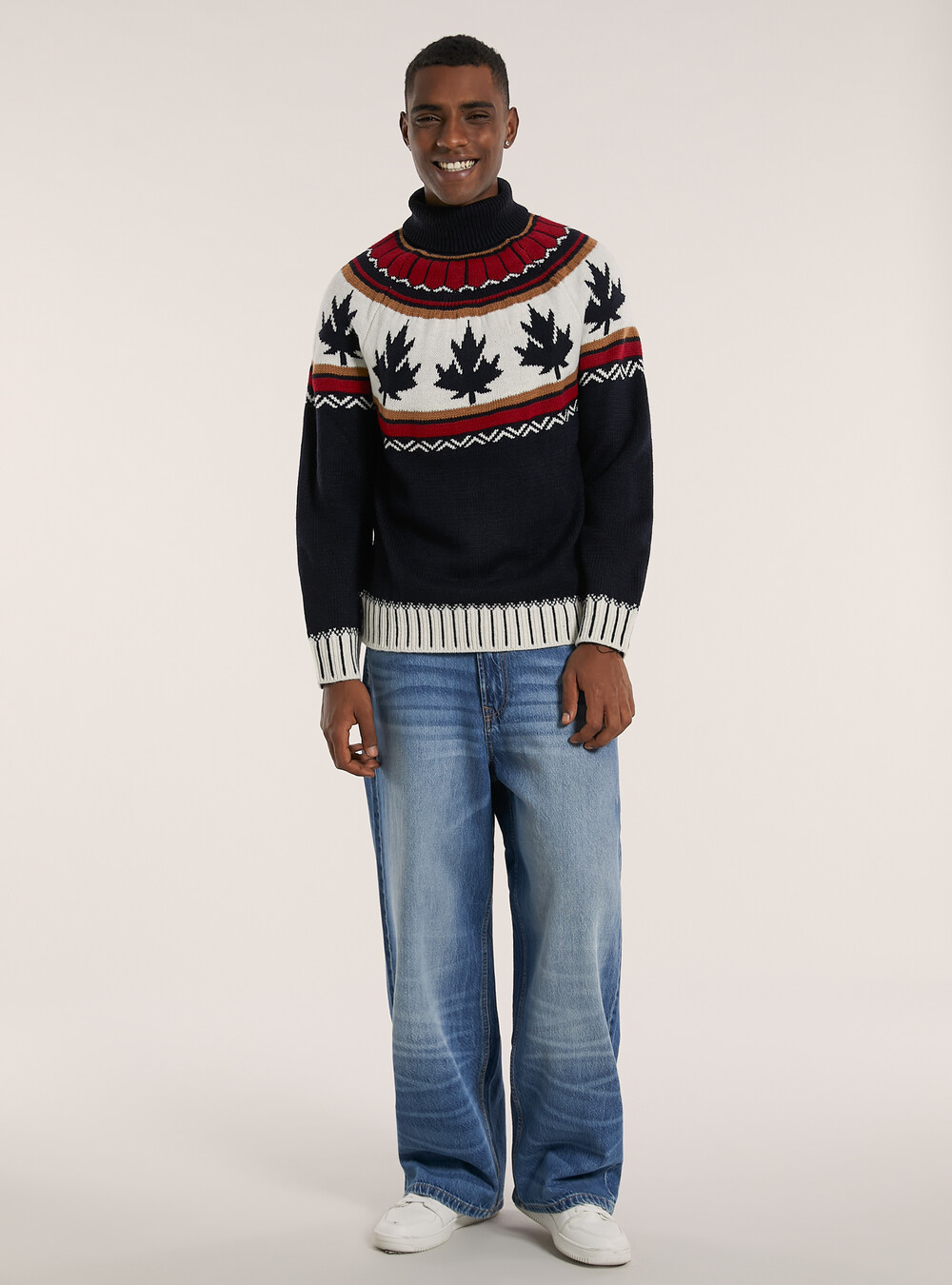 Pullover collo alto con motivo foglia d'acero - Main Image