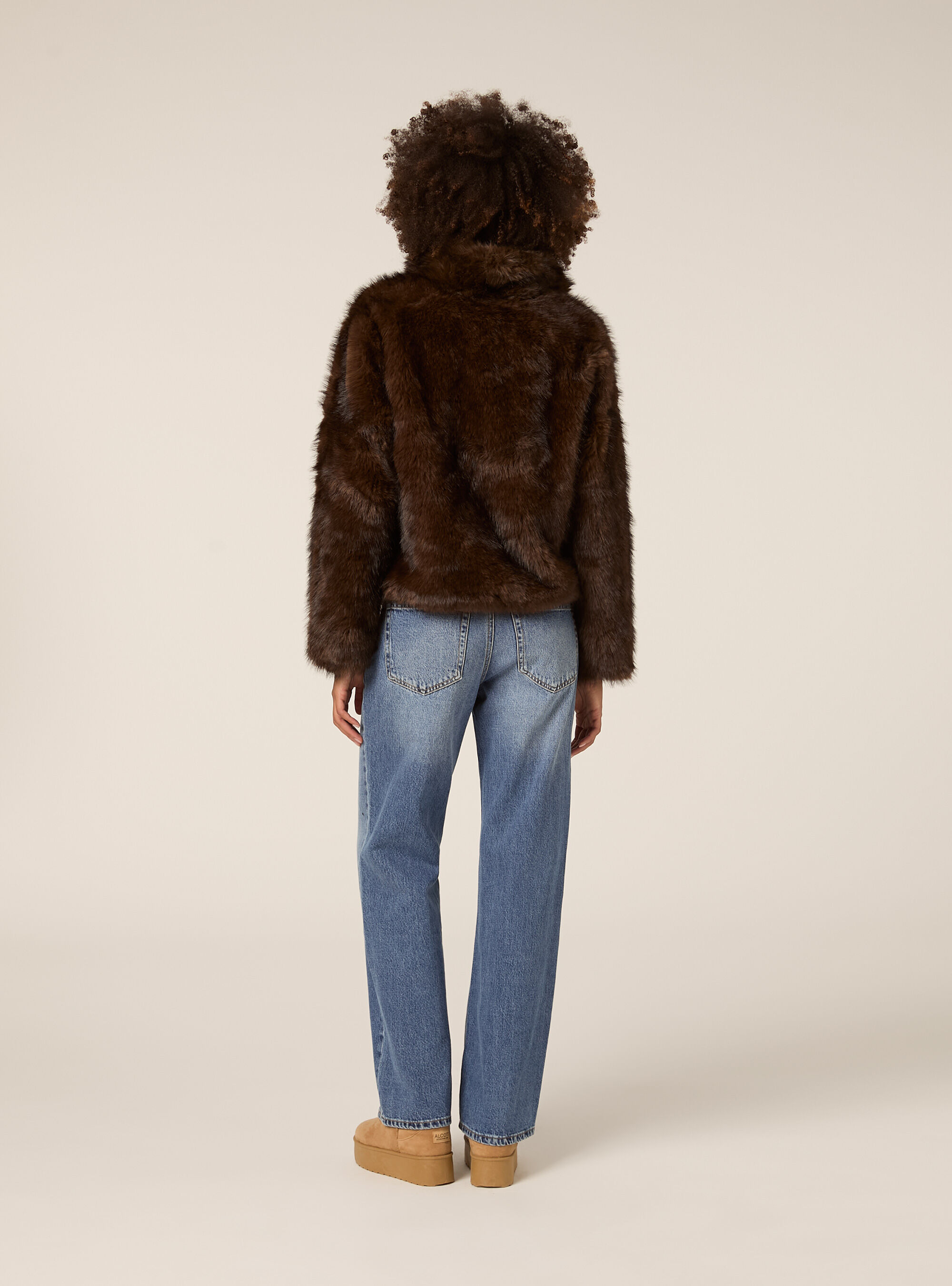 Chaqueta corta de pelo sint&eacute;tico, BR1 BROWN DARK