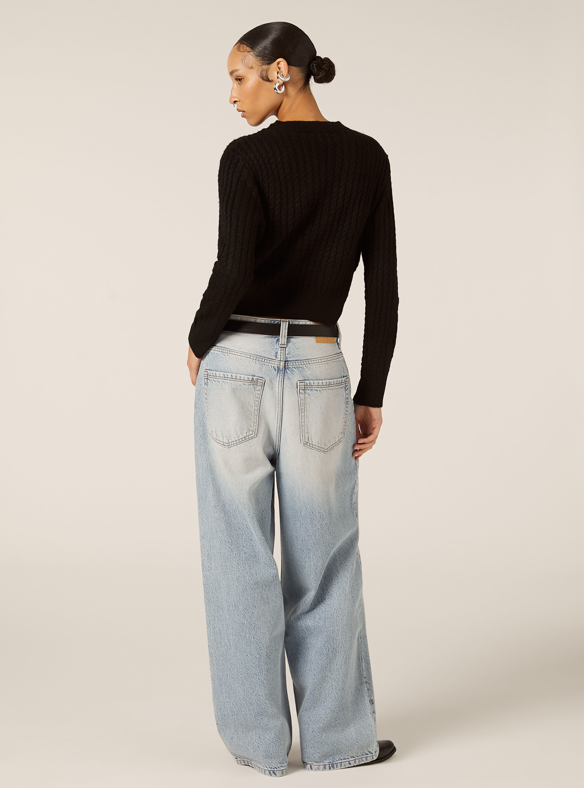 Kurzer Pullover mit Zopfmuster, BK1 BLACK