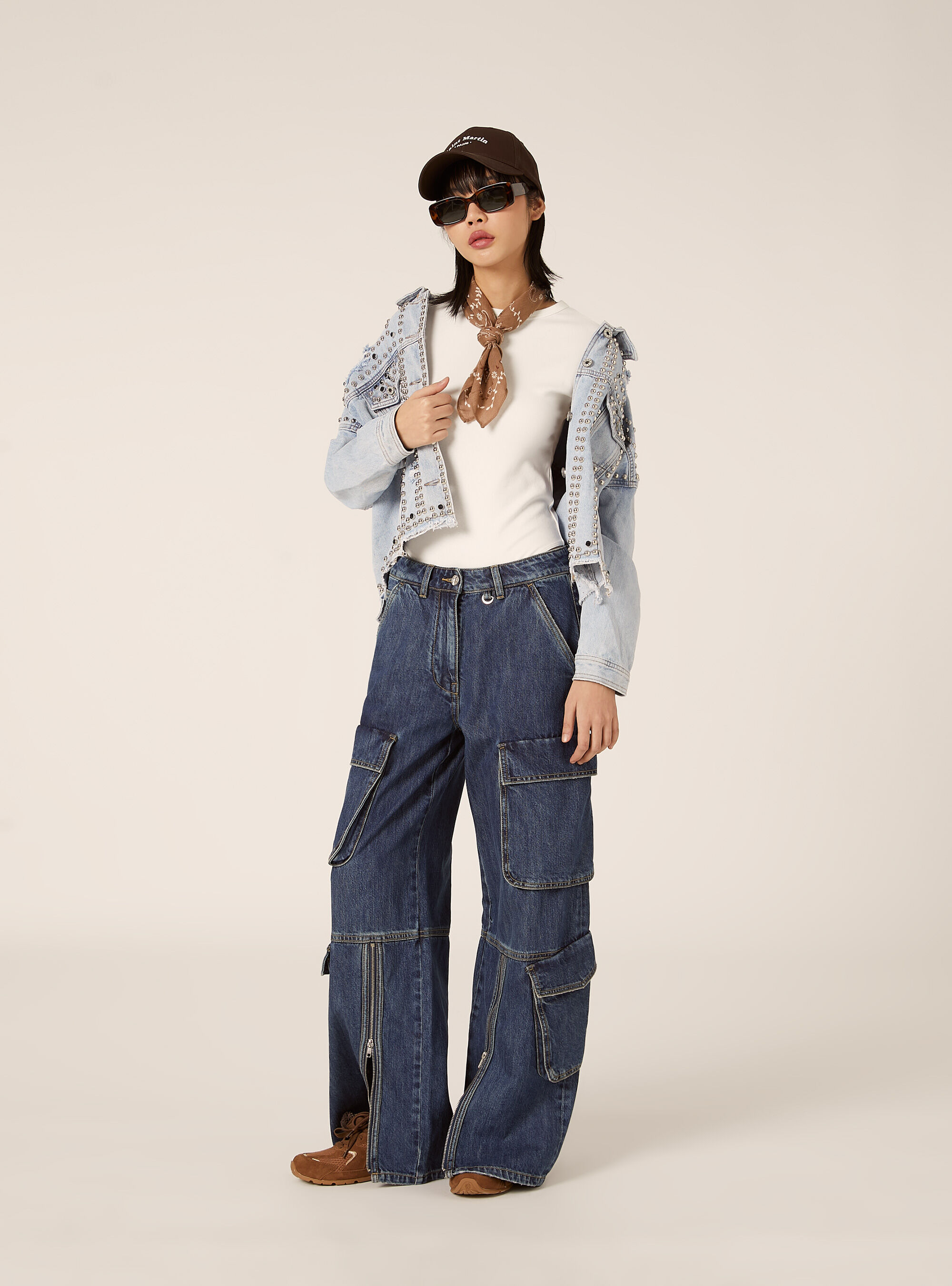 Giacca in denim con borchie