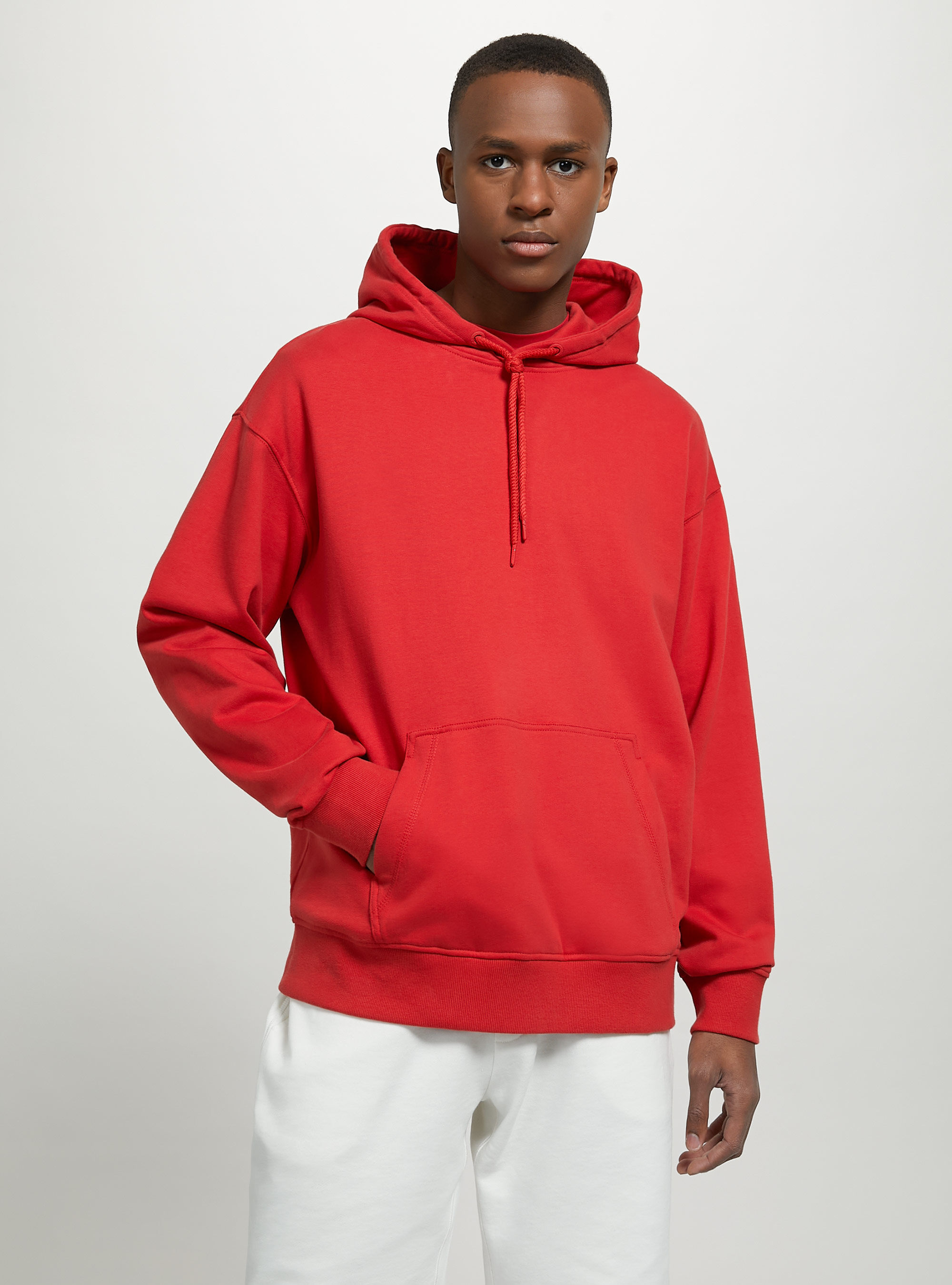 Sweatshirt with hood and pouch pocket