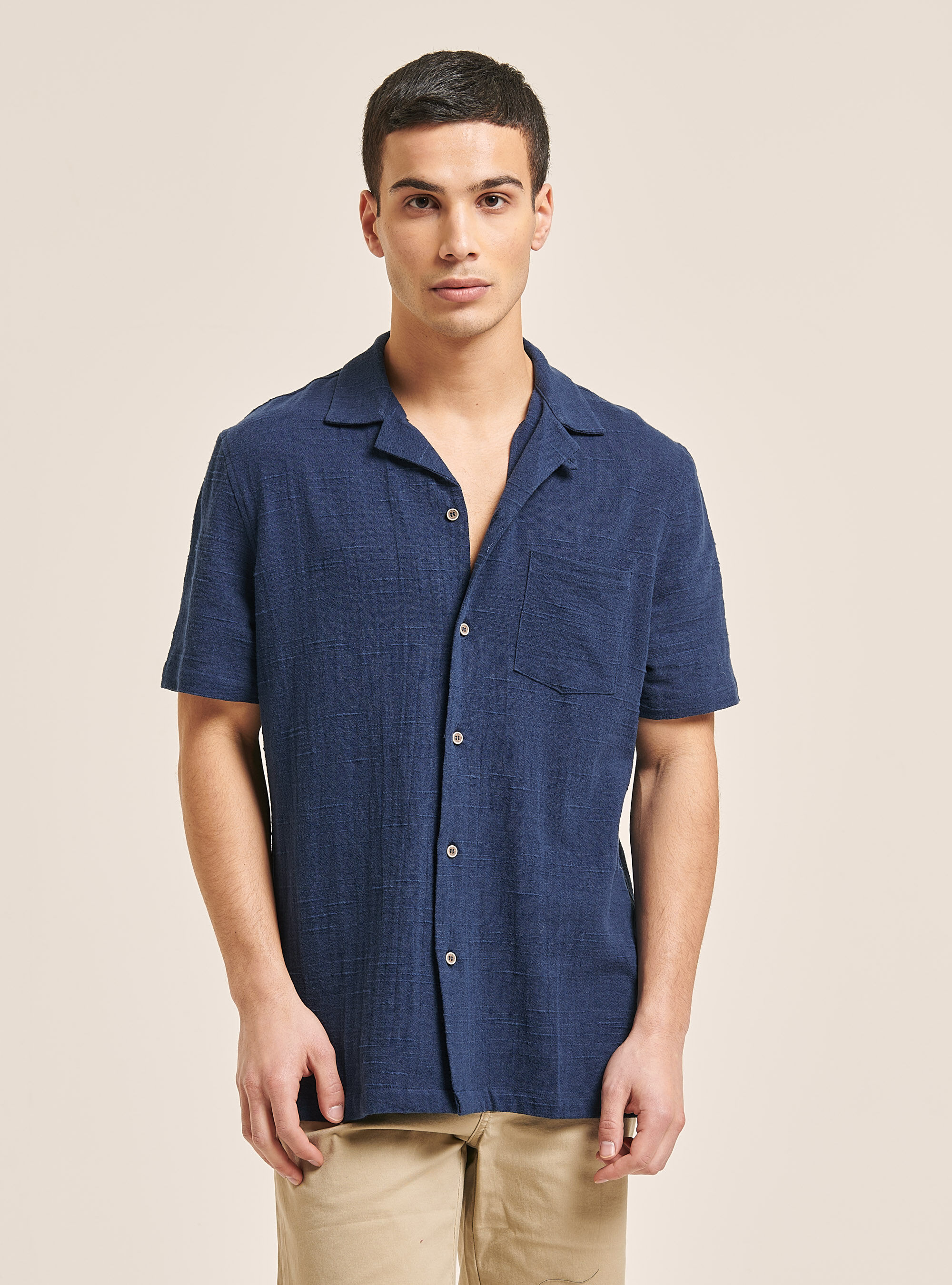 Camisa de mezcla de lino con bolsillo en el pecho y cuello bowling, AZUL MARINO