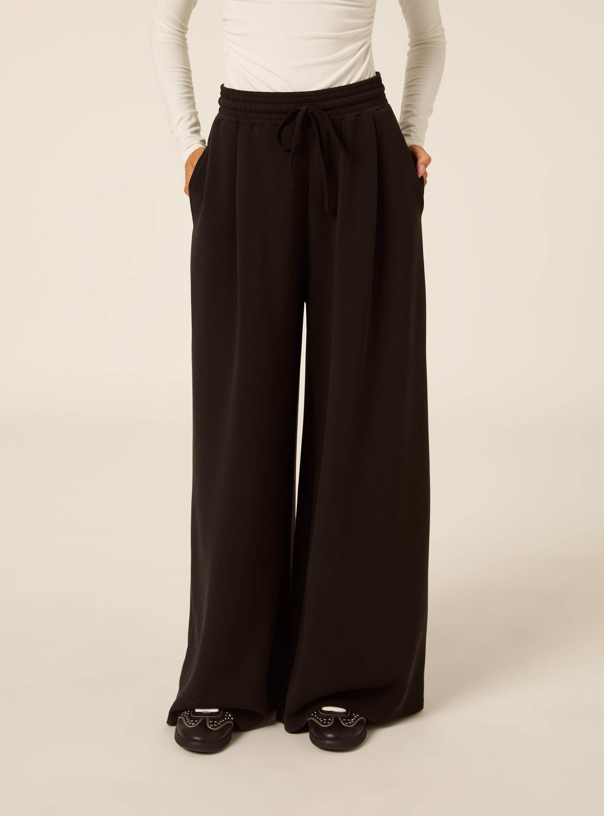 Pantaloni wide leg con pence in scuba, BK1 BLACK