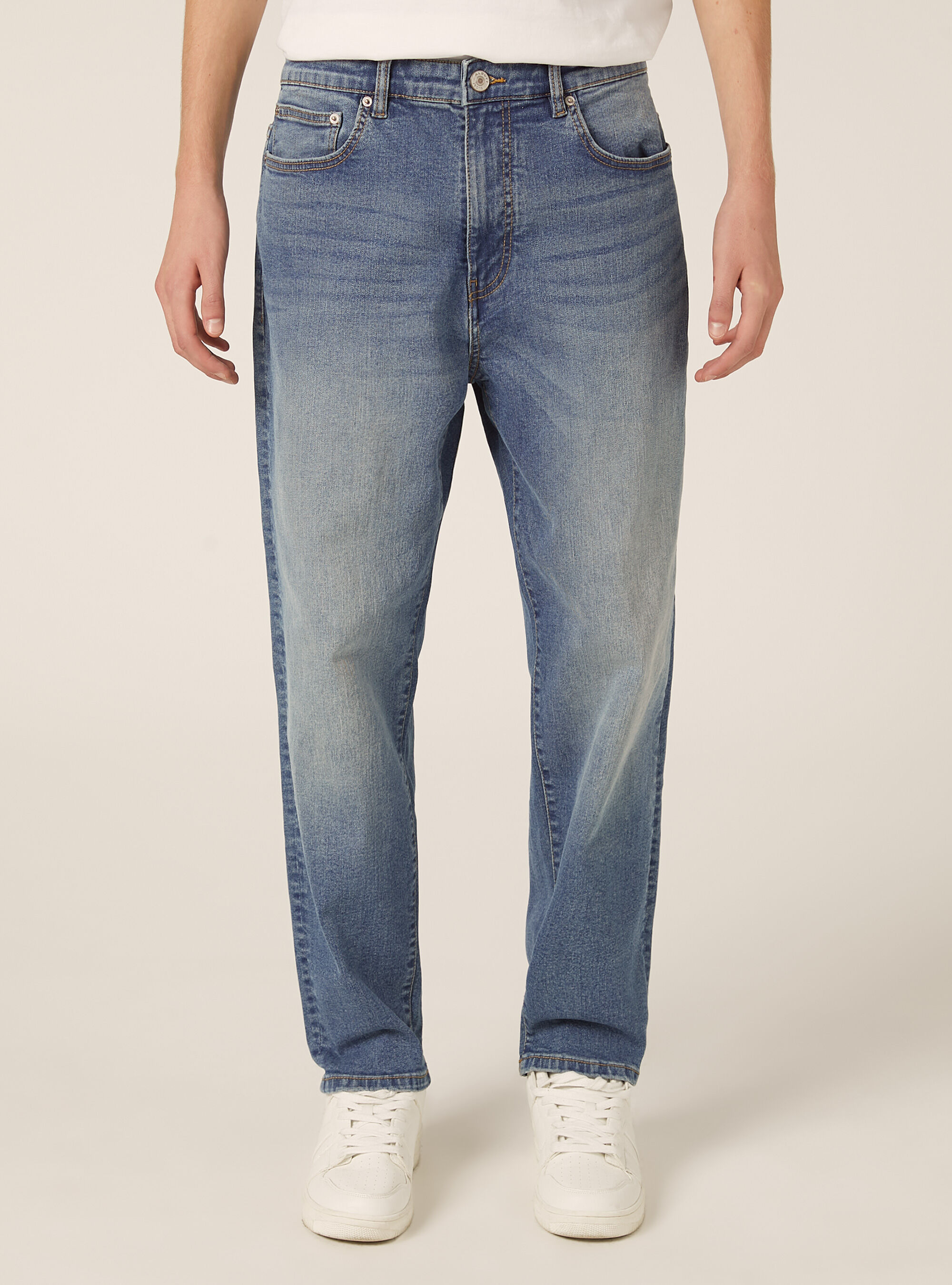 Jeans coupe d&eacute;contract&eacute;e