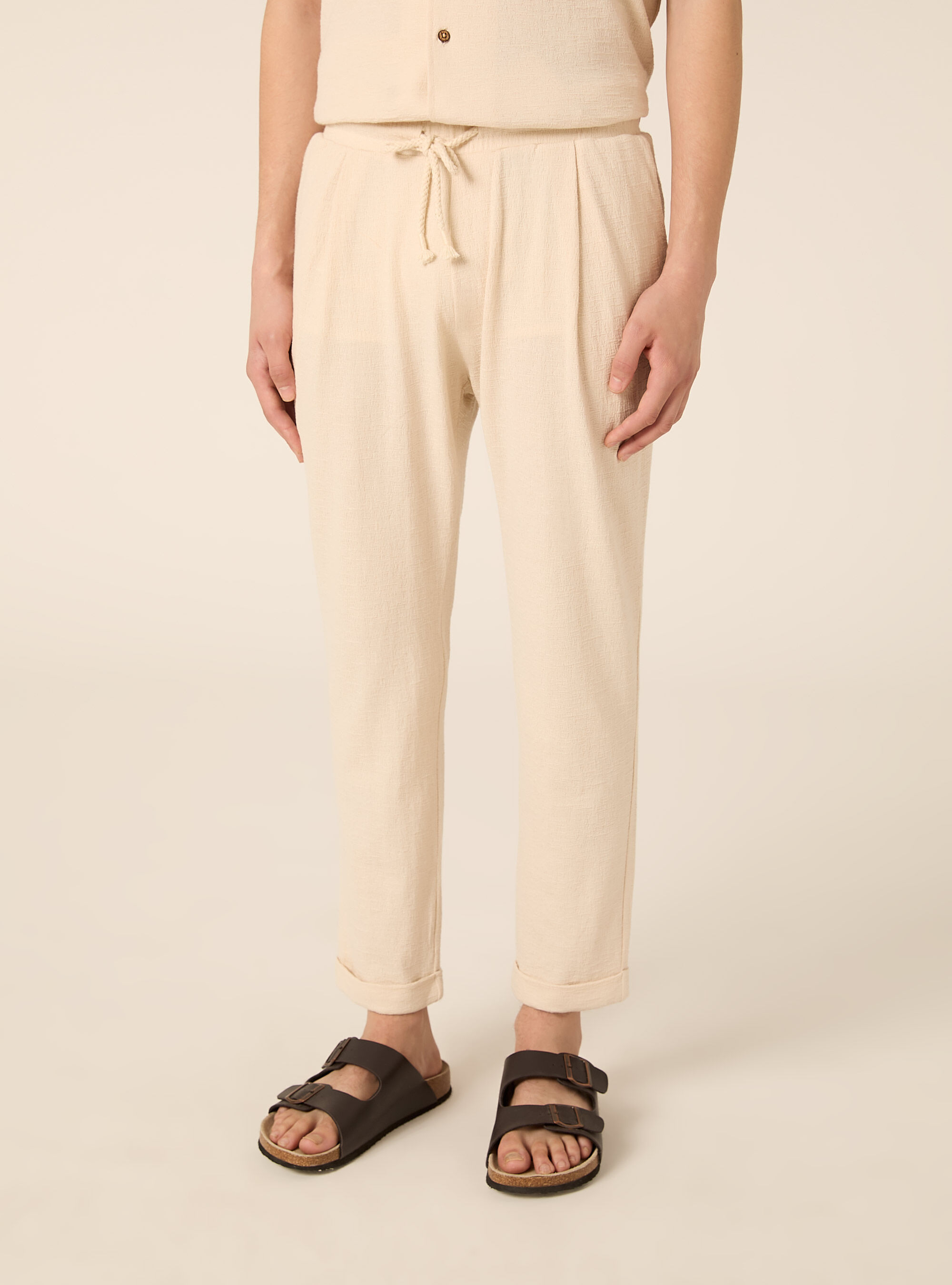 Pantaloni con  elastico in vita in jersey texture