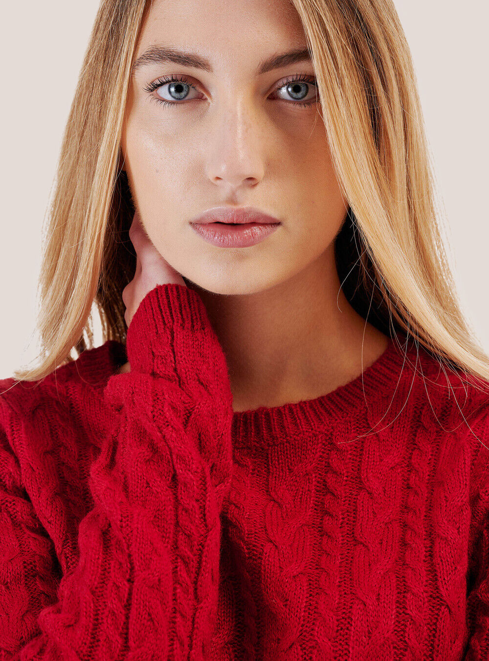 Cropped pullover with thin braids, RED