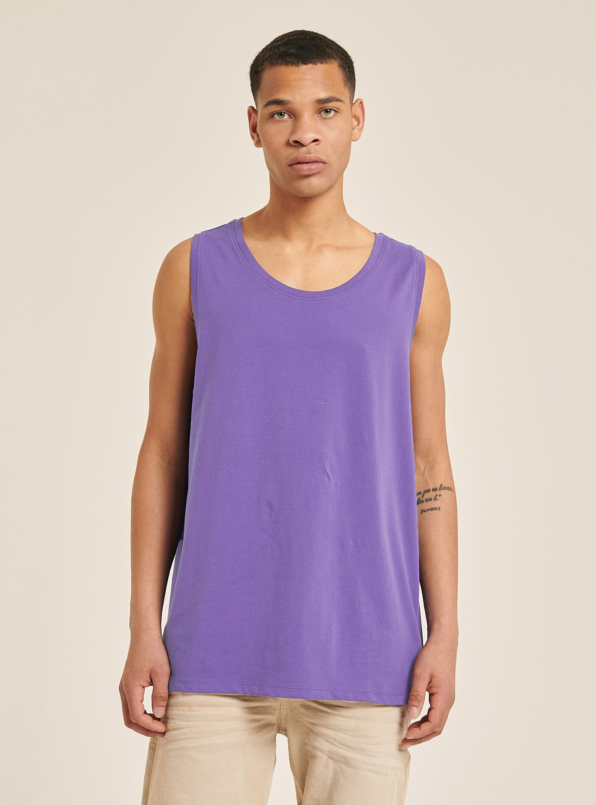 Solid coloured comfort fit tank top