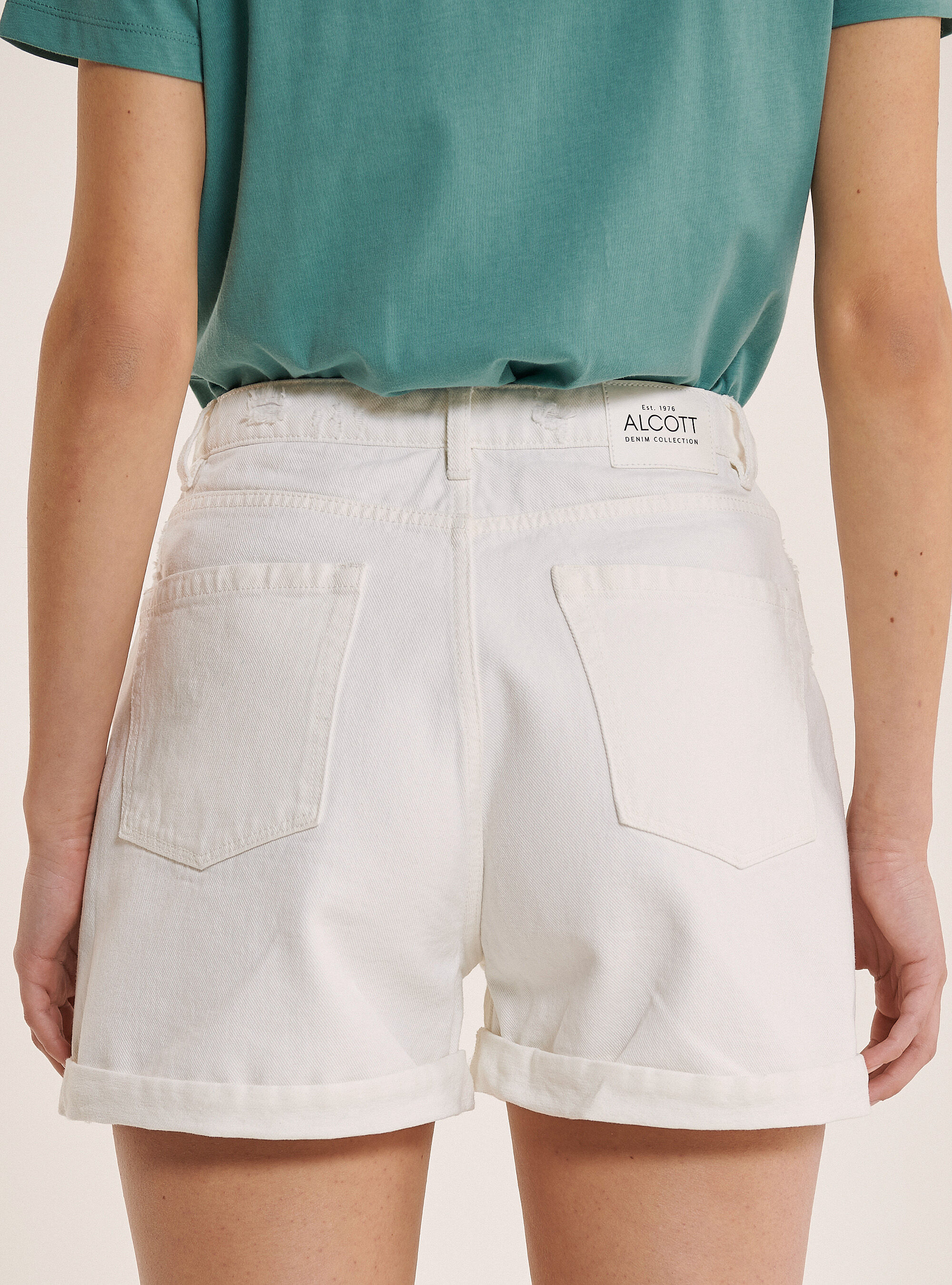 Short mom fit hot sale blanco
