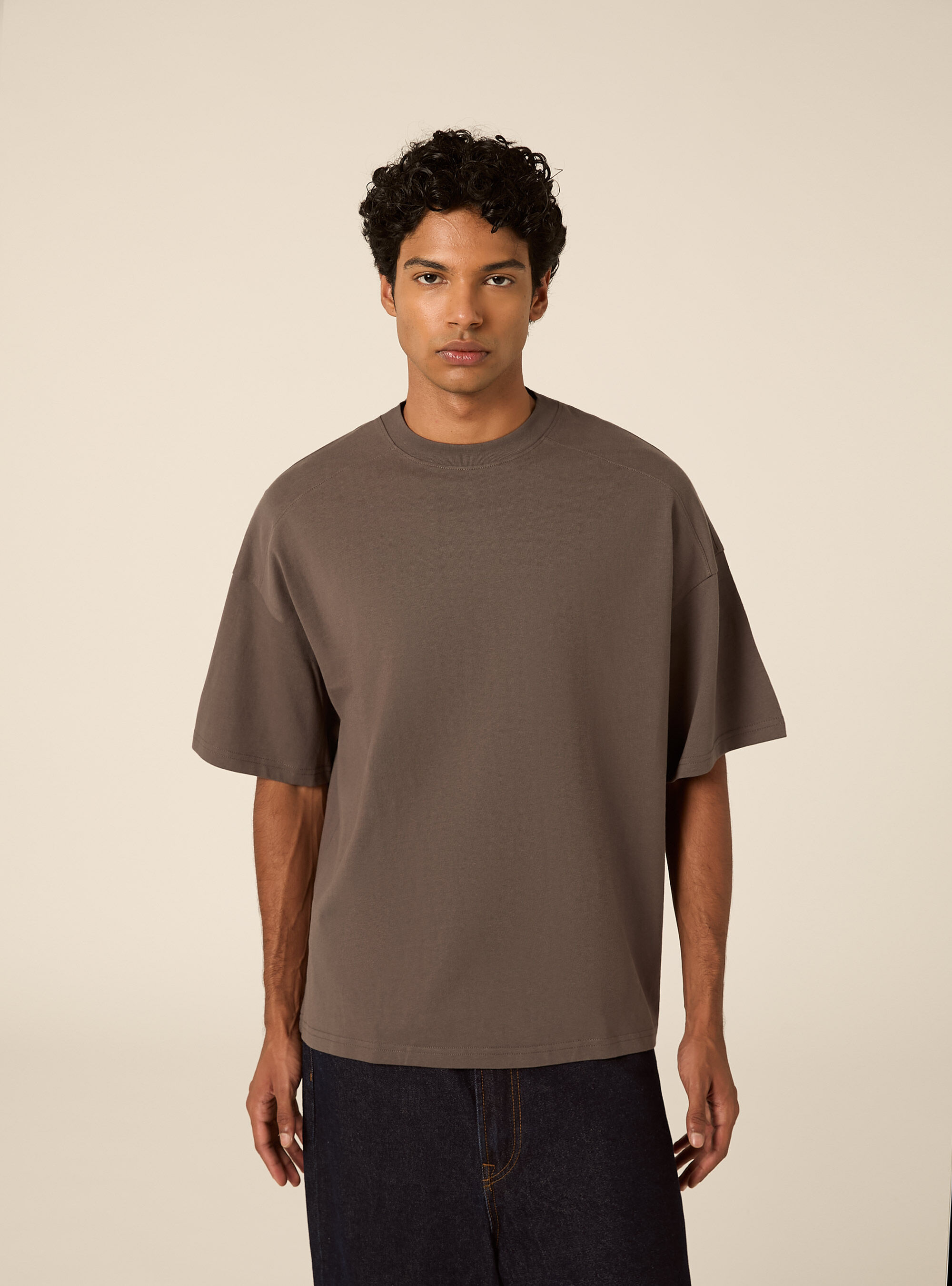 T-shirt boxy fit con tagli sulle spalle