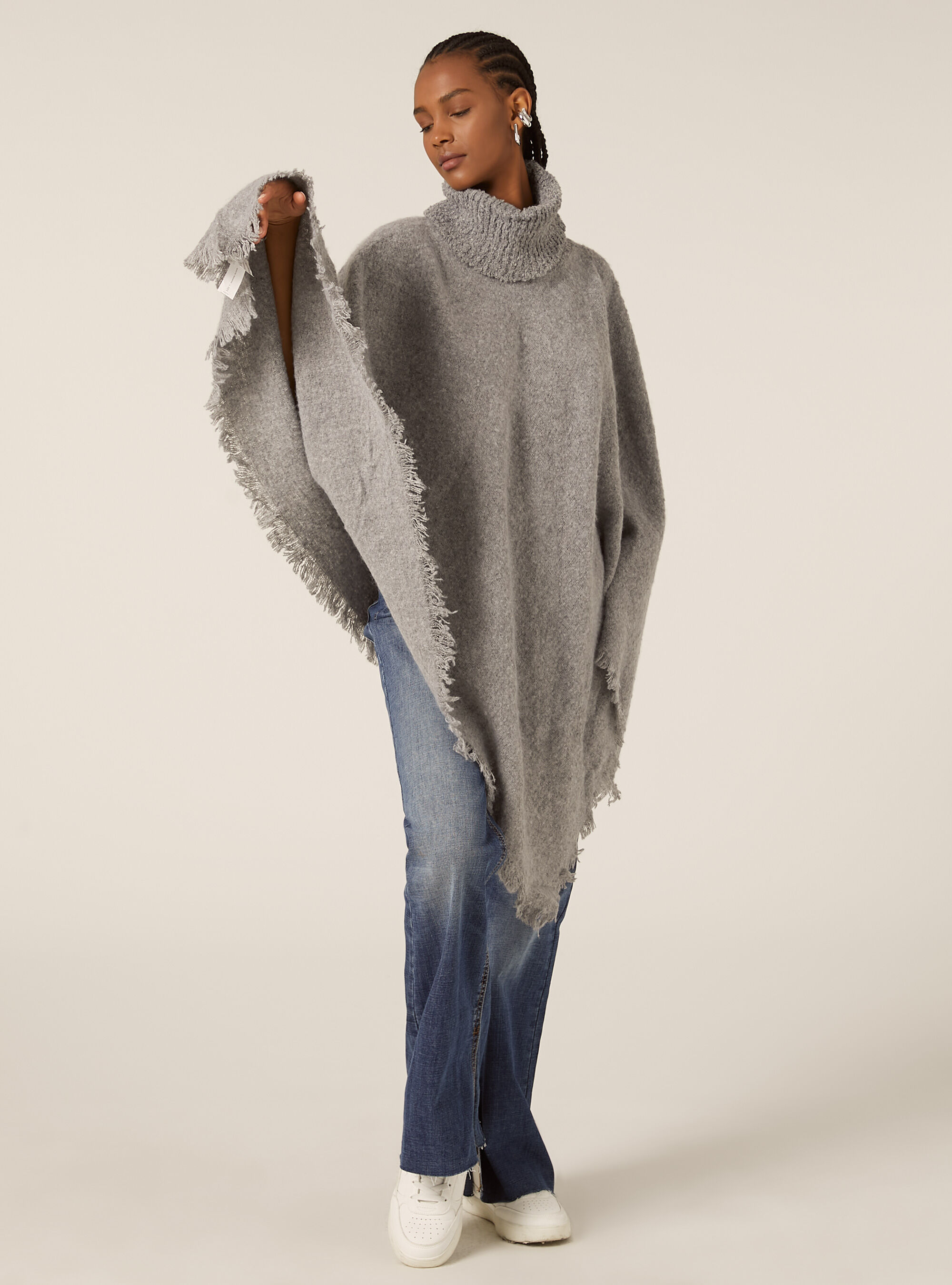 Poncho suave al tacto con cuello alto