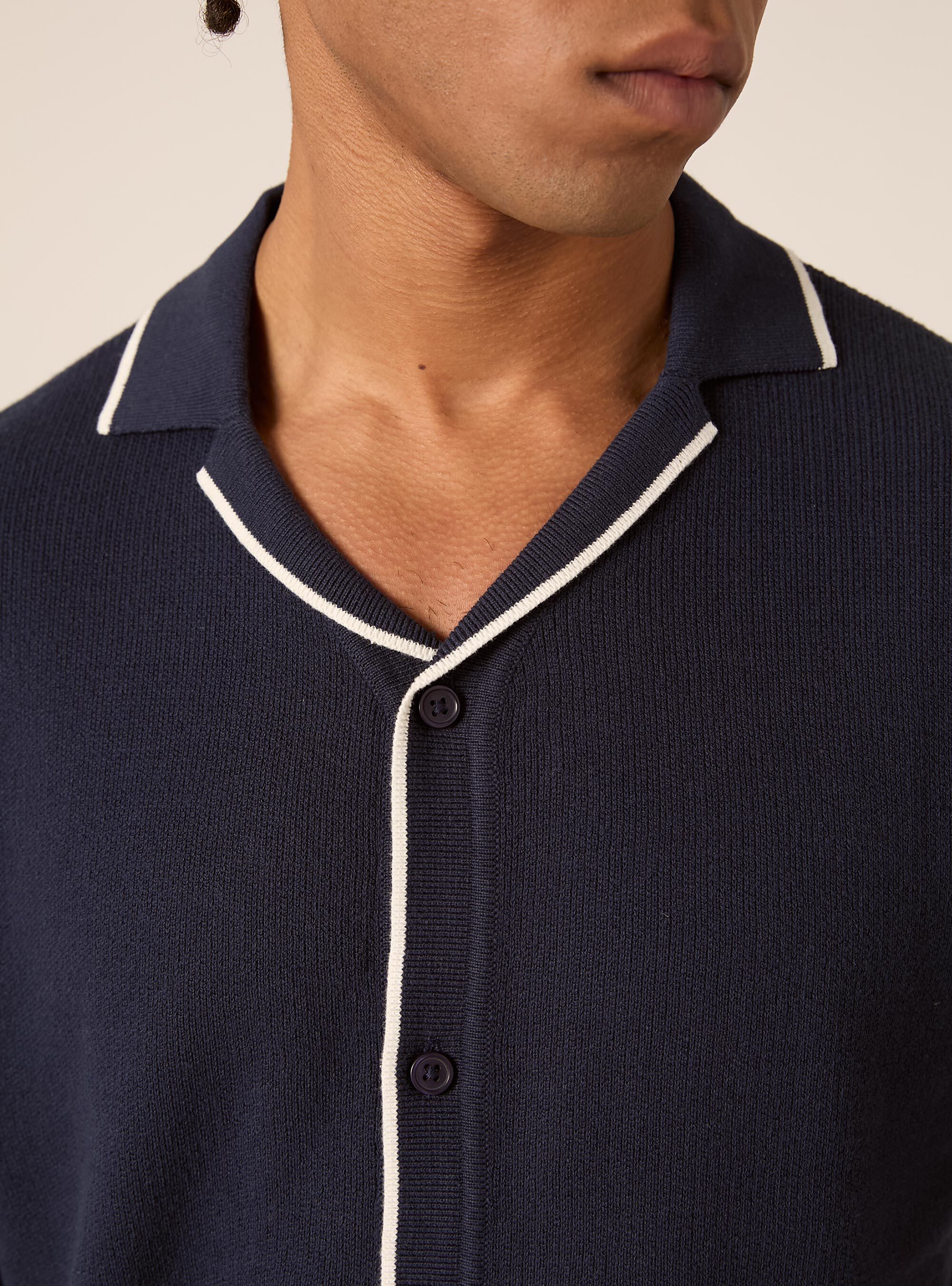 Cardigan con collo polo e bordino in  contrasto, NA2 NAVY MEDIUM