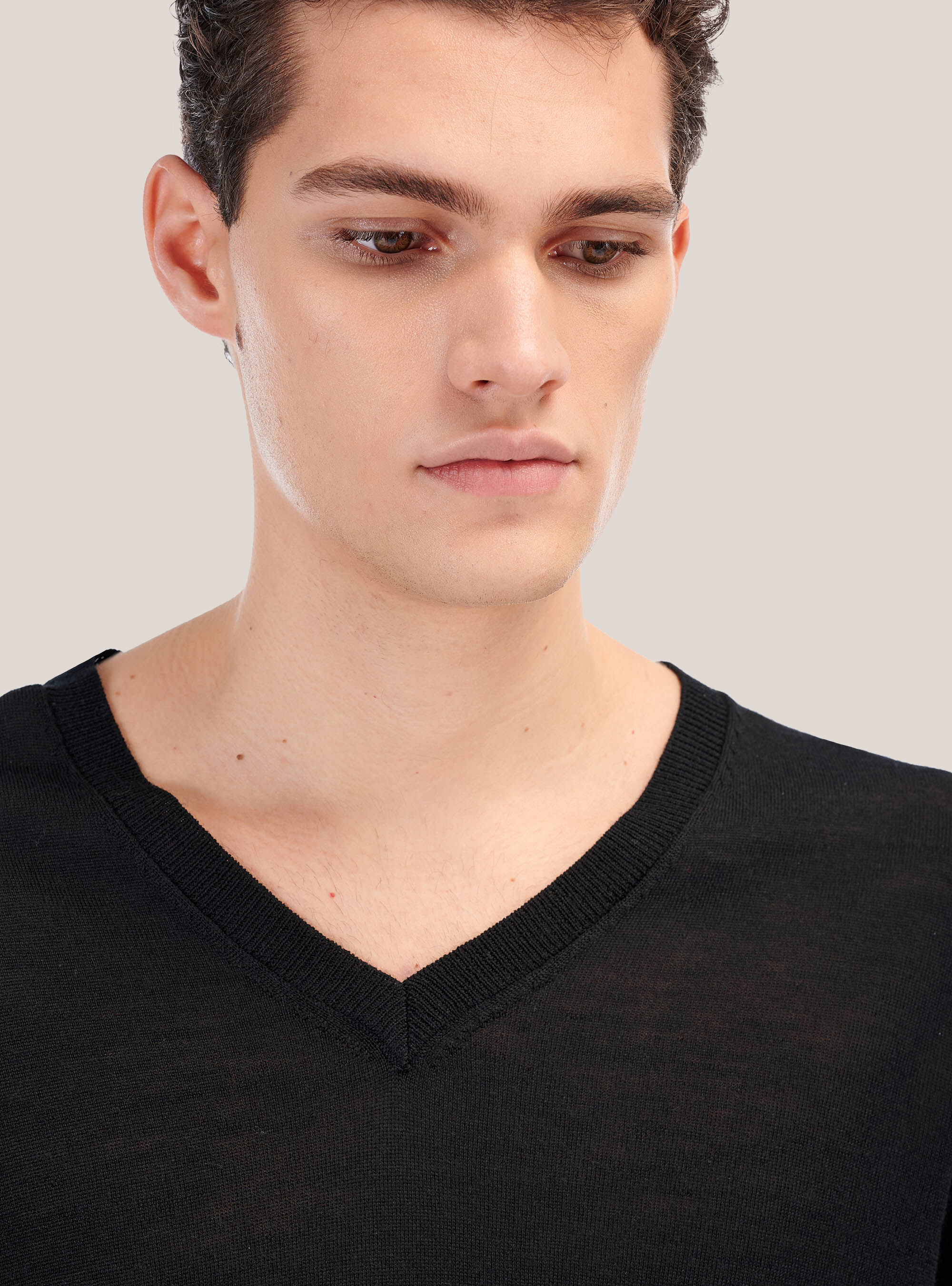 Merino wool v-neck pullover, BLACK