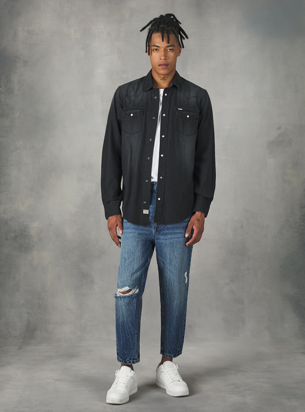 La Camicia Di Abbinamento Giacca Jeans Outfit Camicia Di Jeans