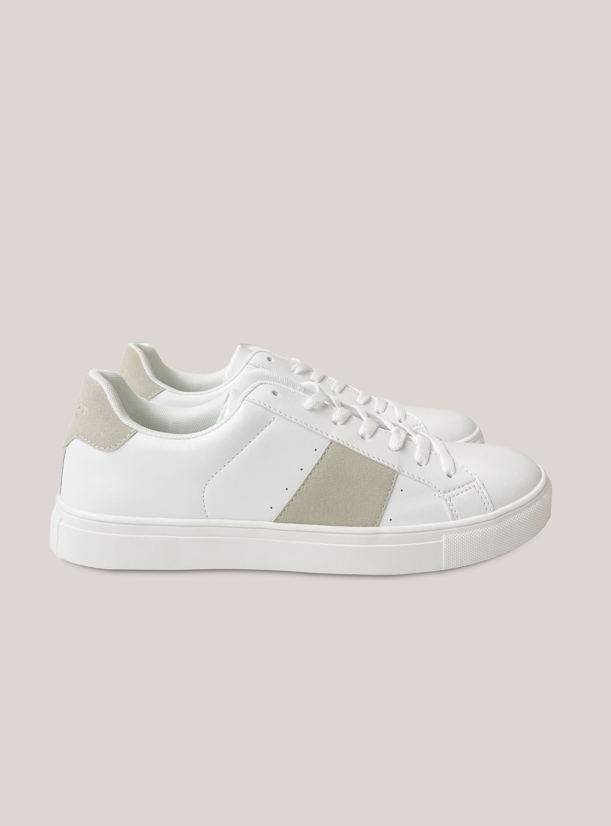 Sneakers con dettagli a contrasto