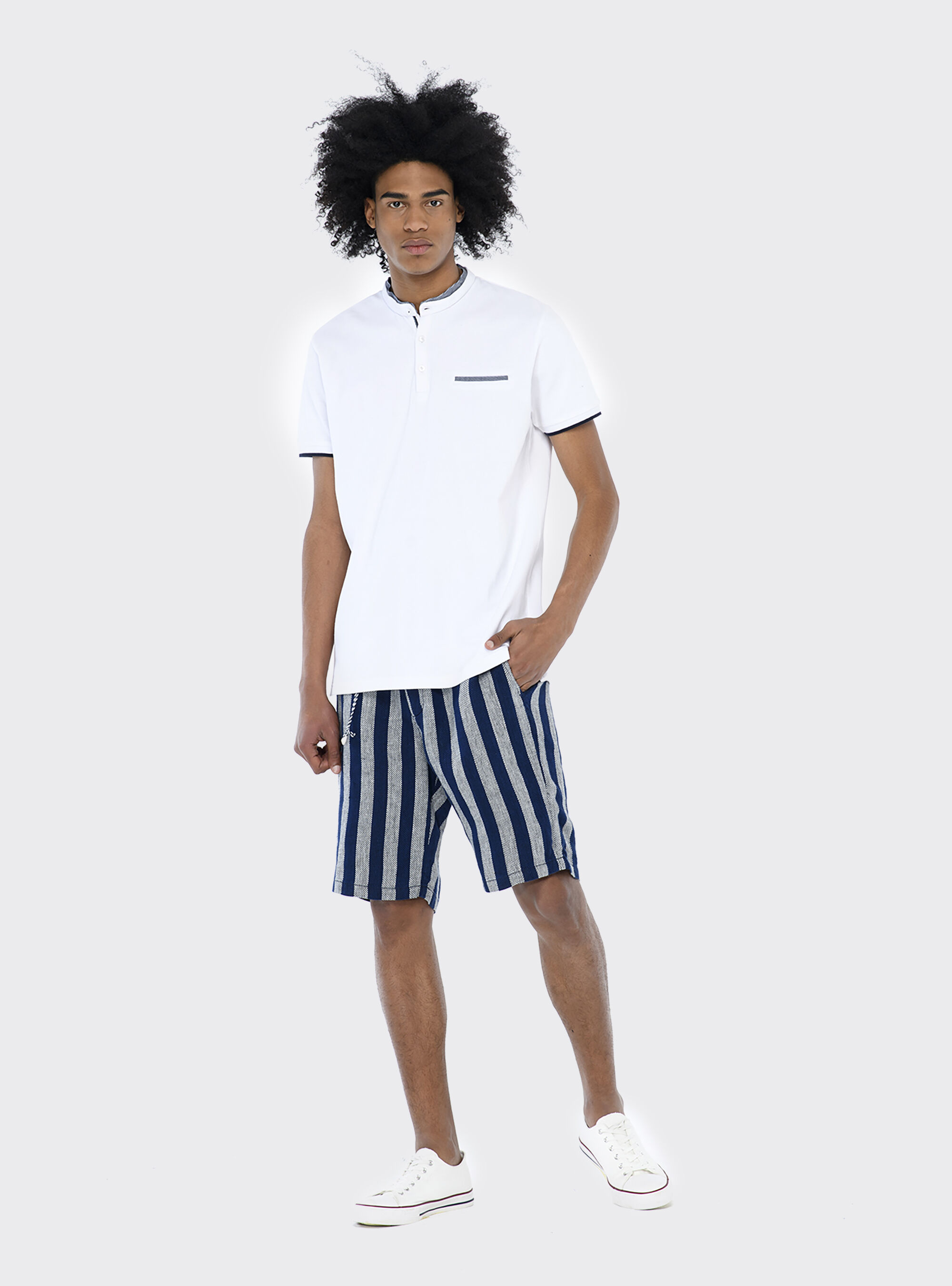 Vertical striped trousers in pur linen